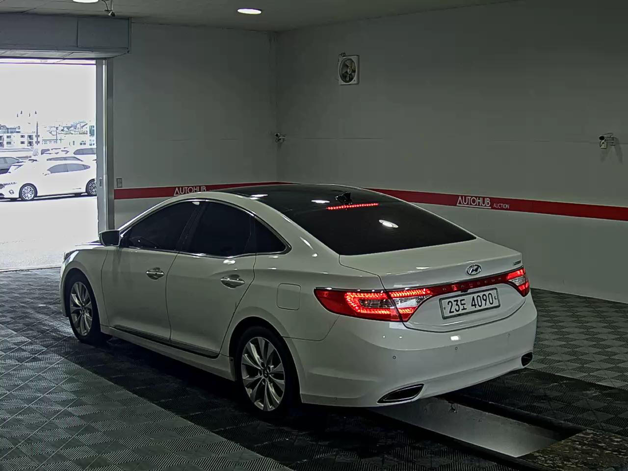 2011 - hyundai grandeur