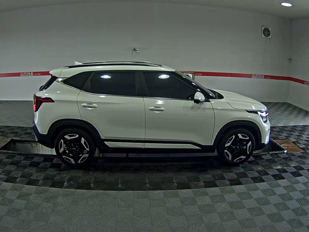 2023 - kia seltos