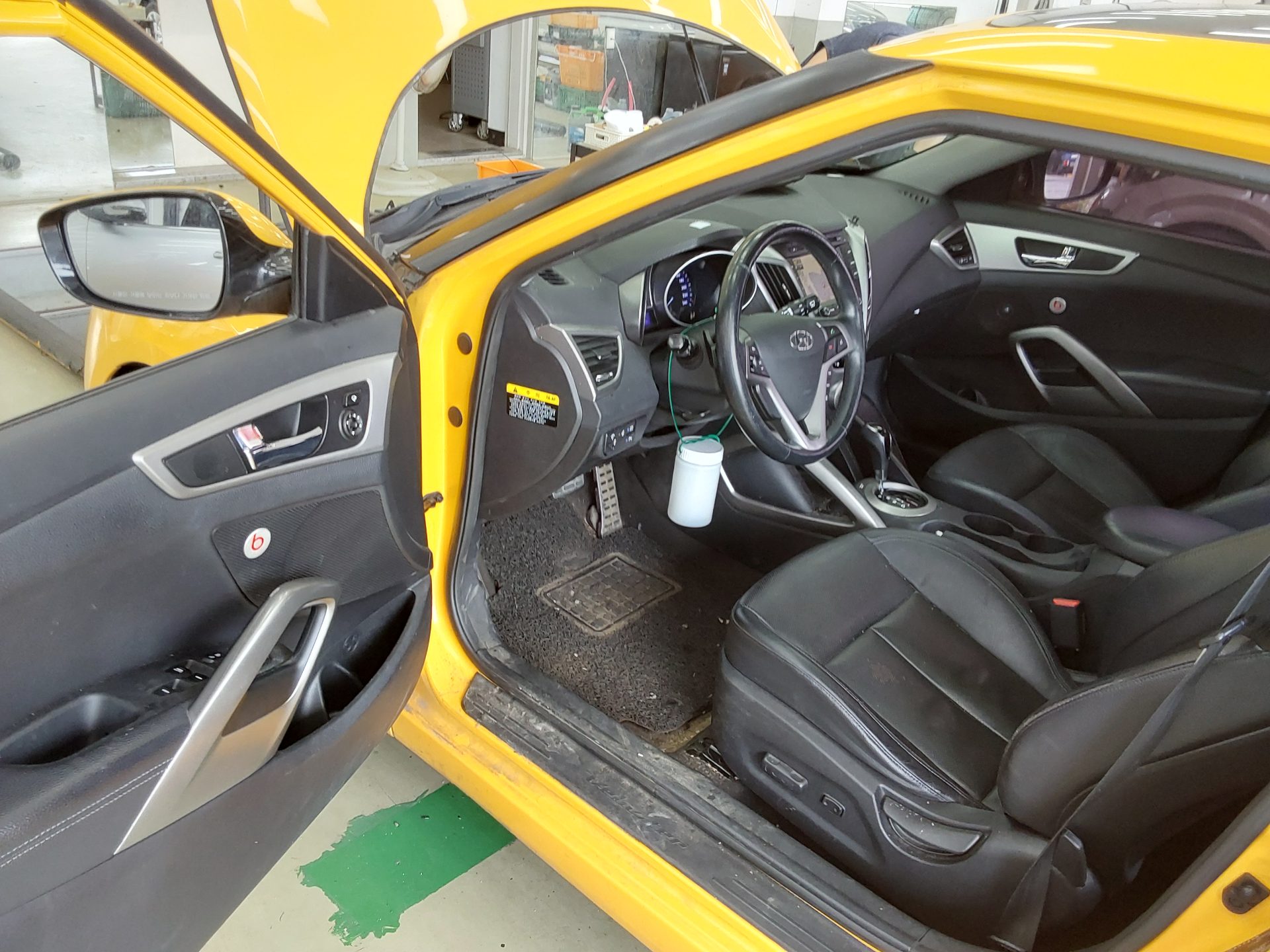 2014 - hyundai veloster