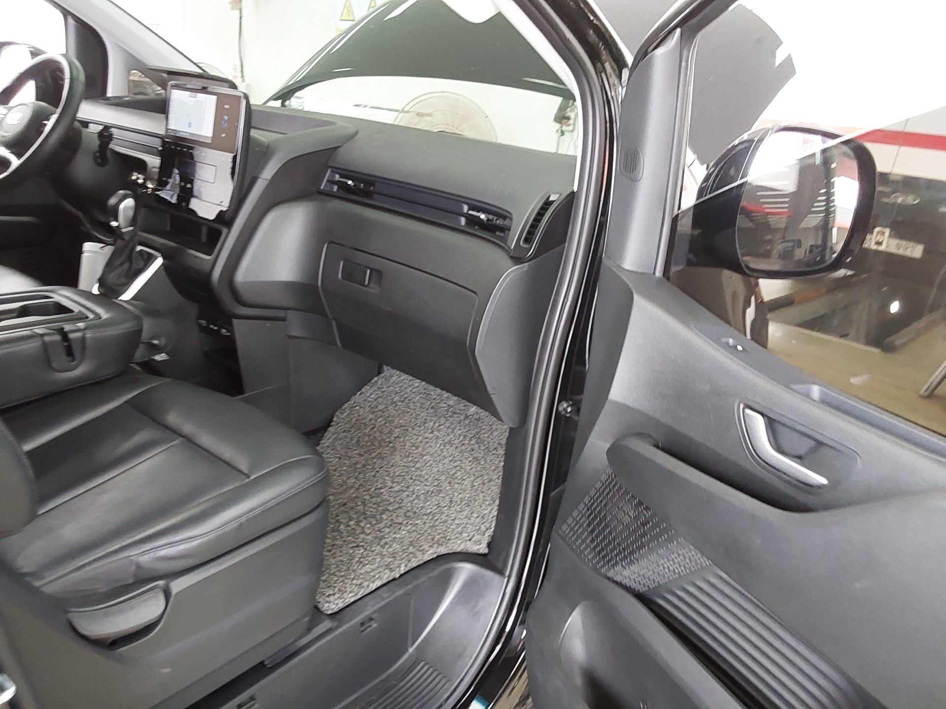 2022 - hyundai staria
