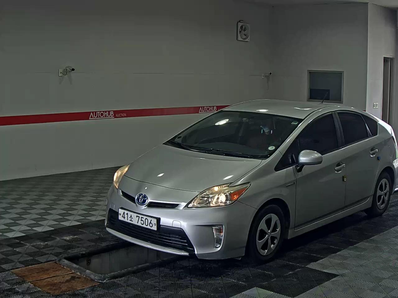 2013 - toyota prius