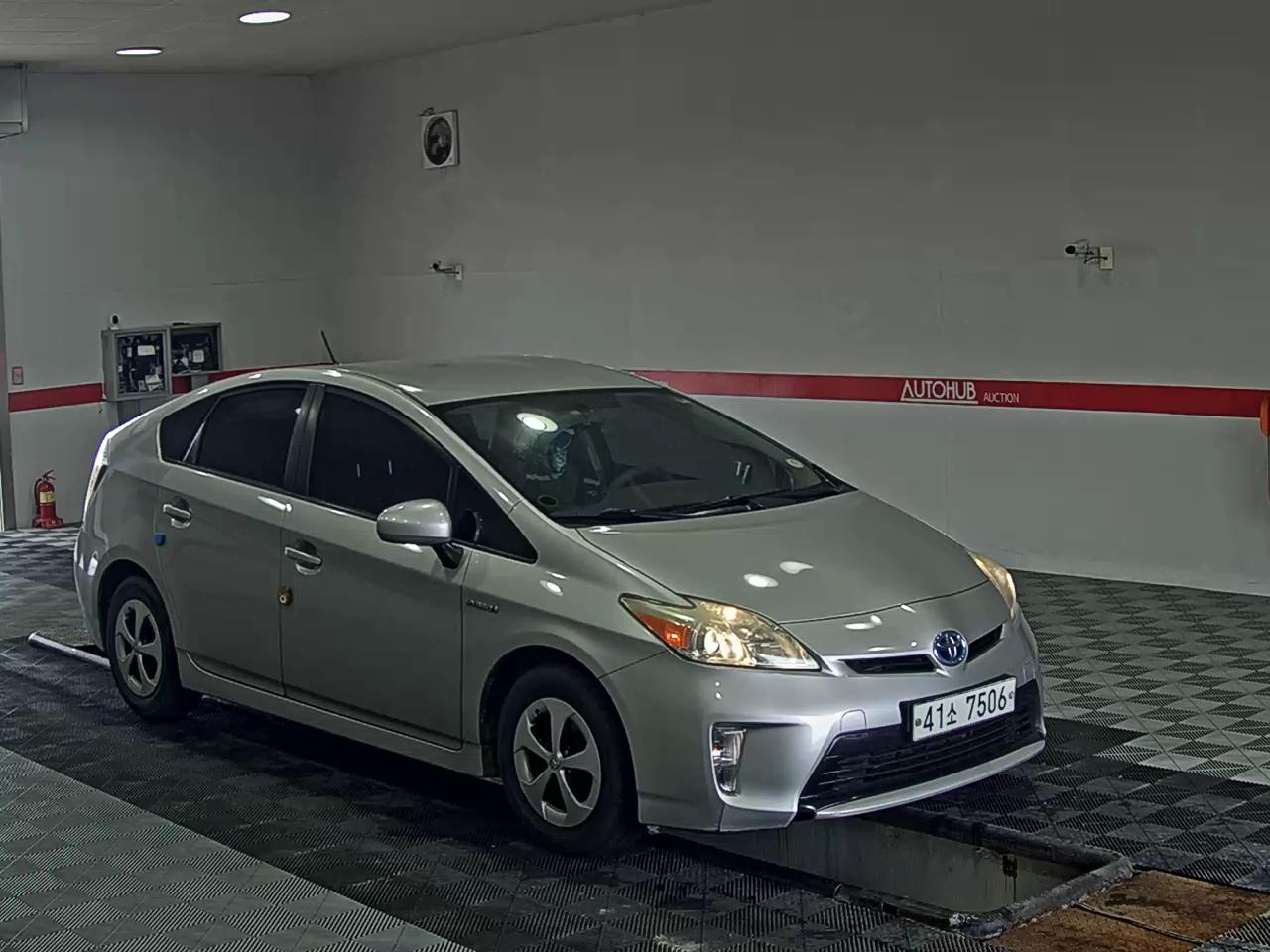 2013 - toyota prius