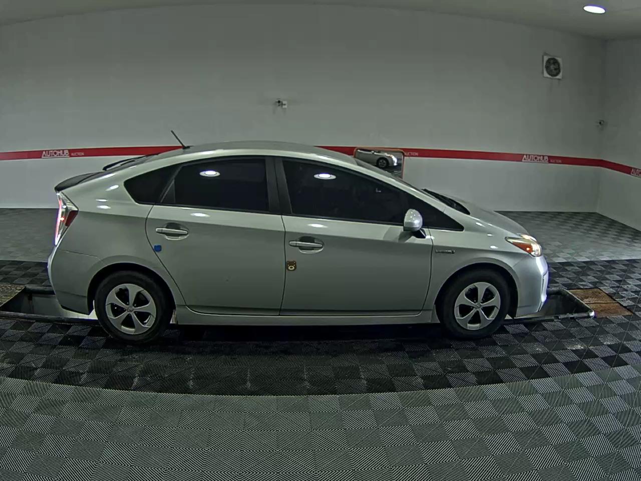 2013 - toyota prius