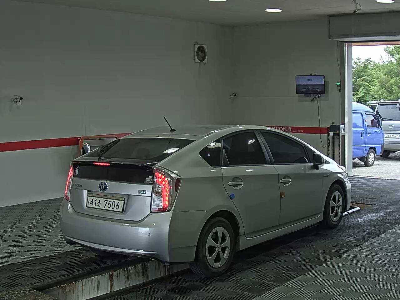 2013 - toyota prius