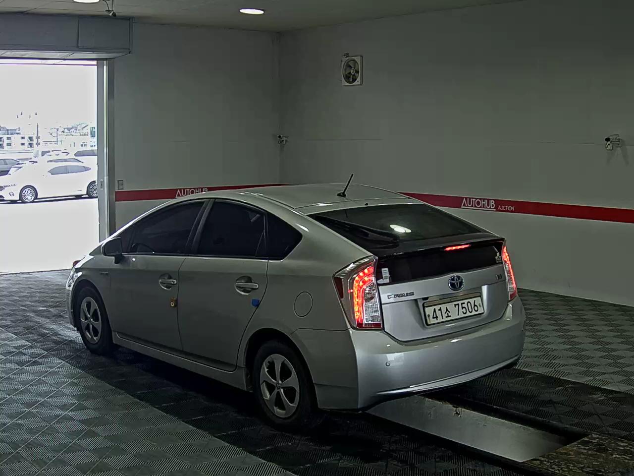 2013 - toyota prius