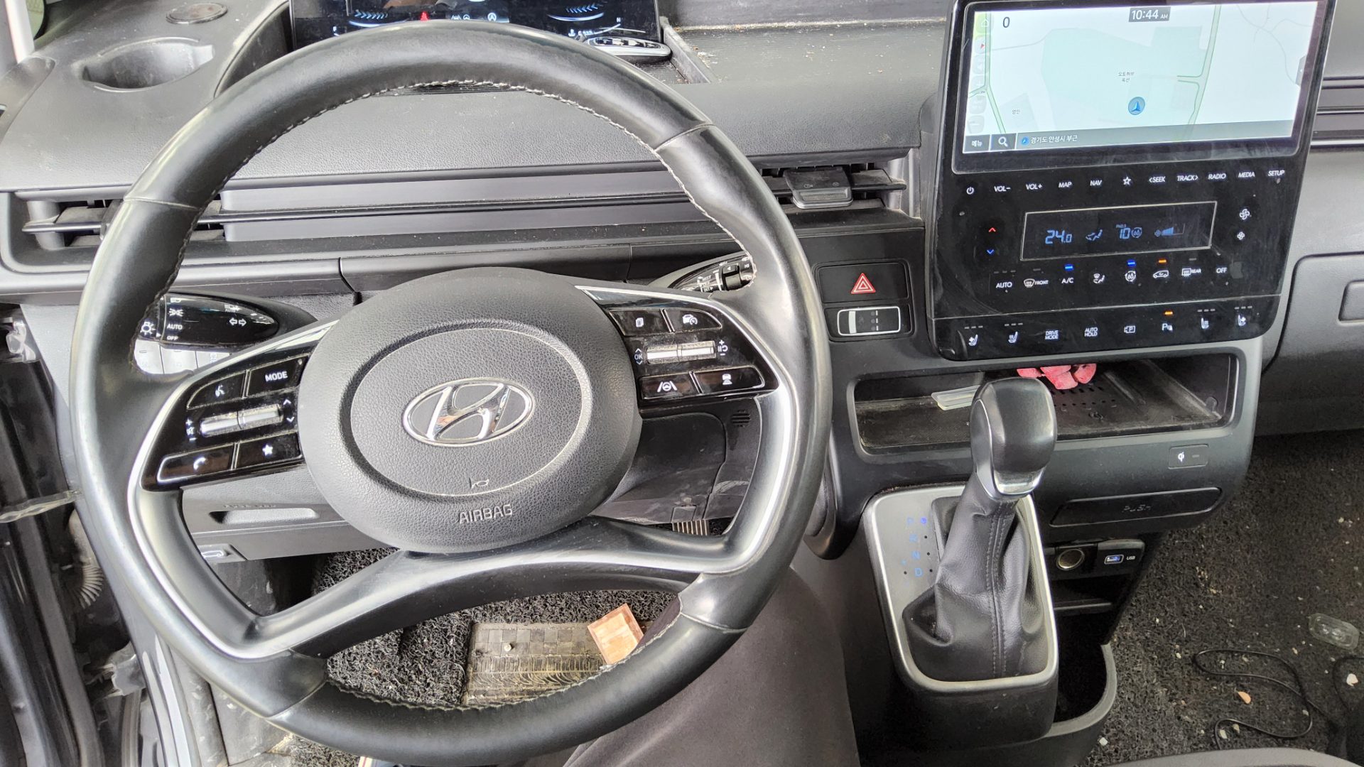 2022 - hyundai staria