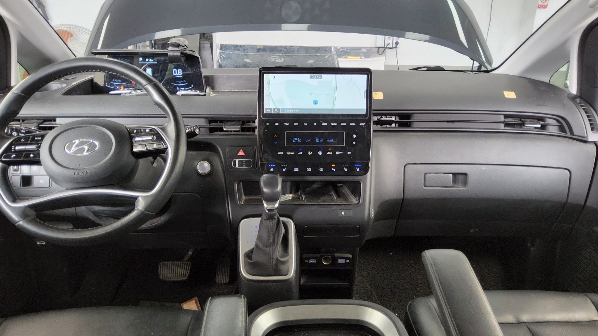 2022 - hyundai staria