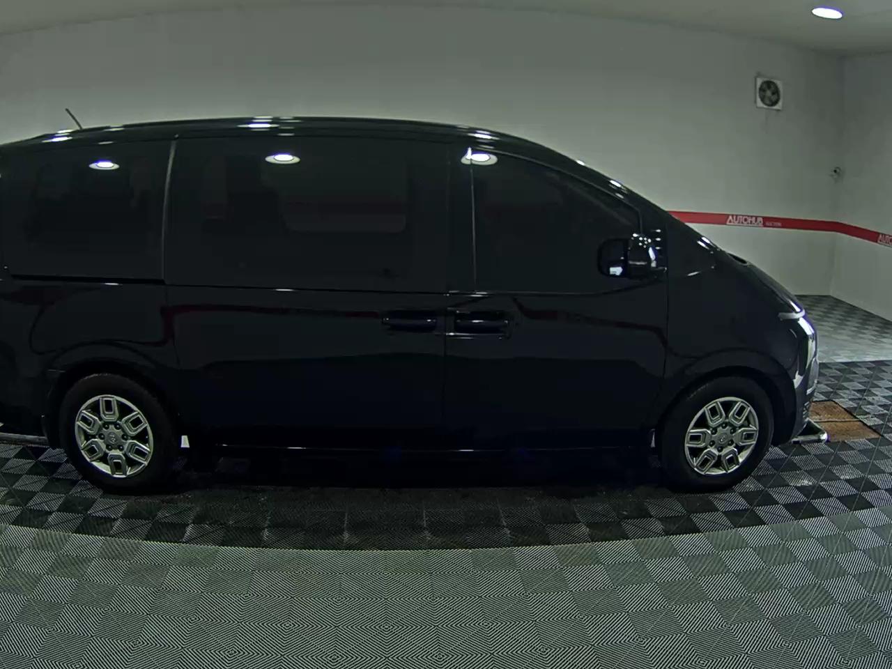 2022 - hyundai staria