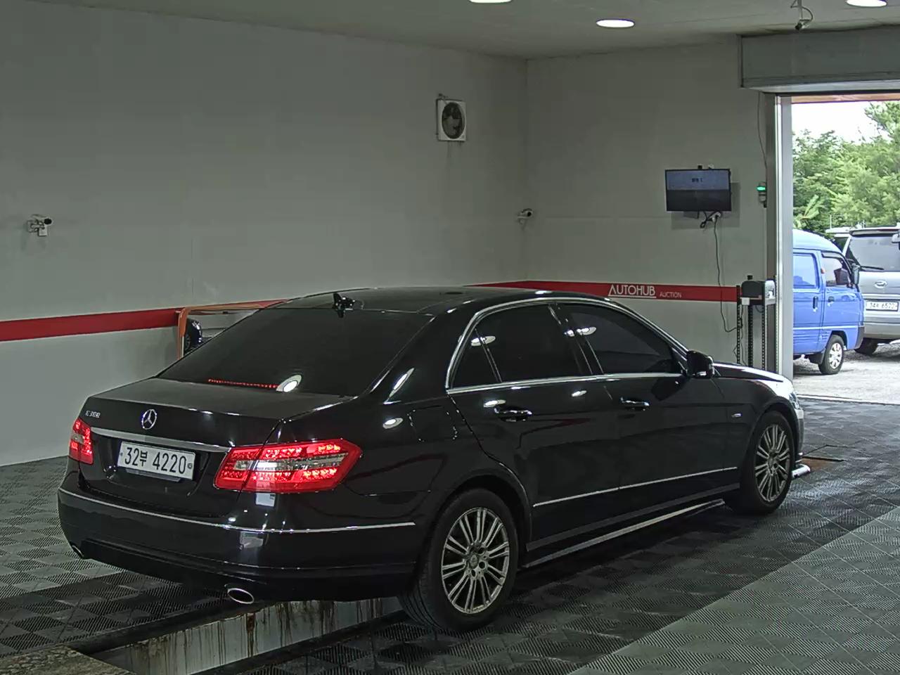 2012 - mercedes-benz e300