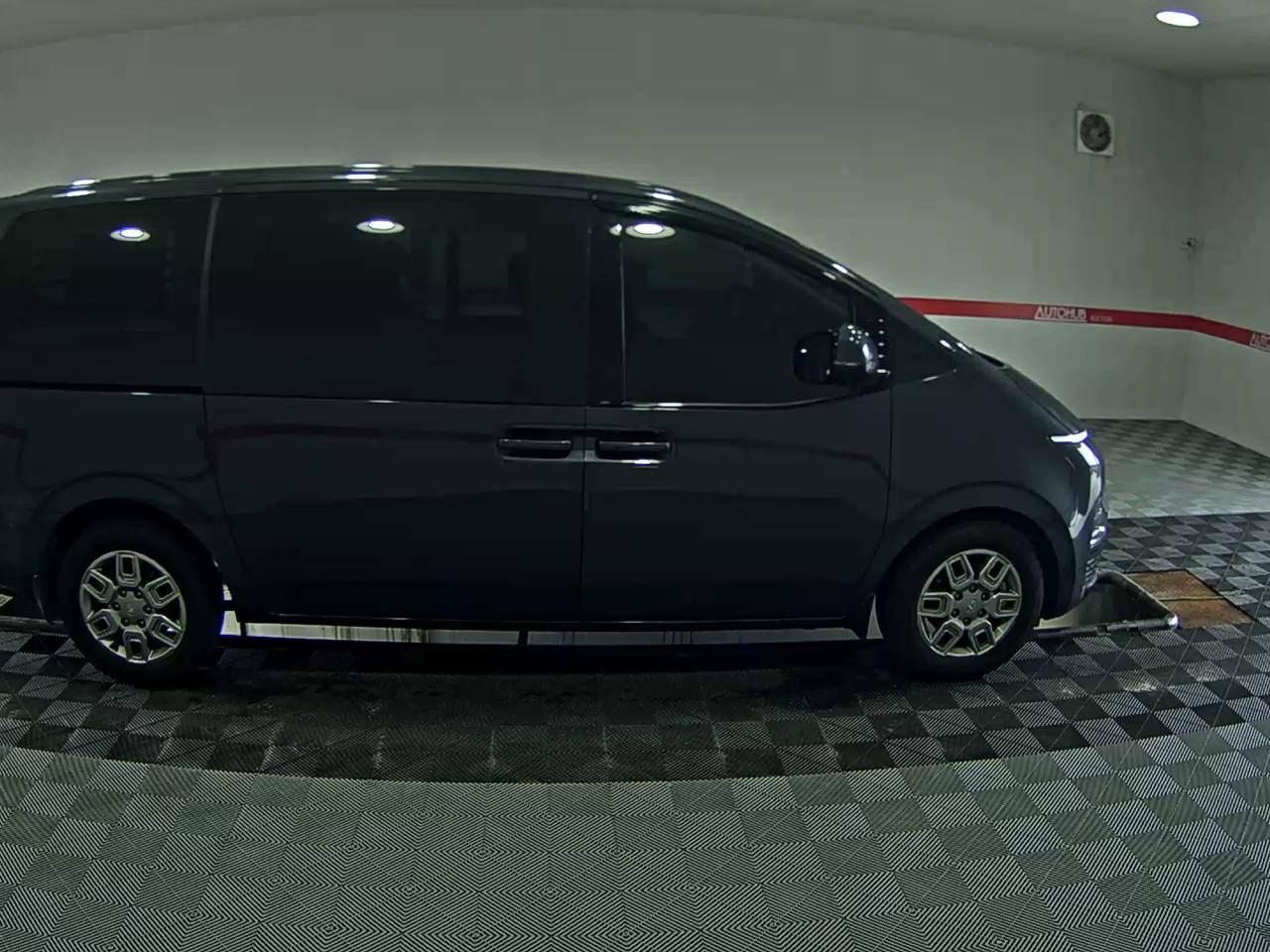 2022 - hyundai staria