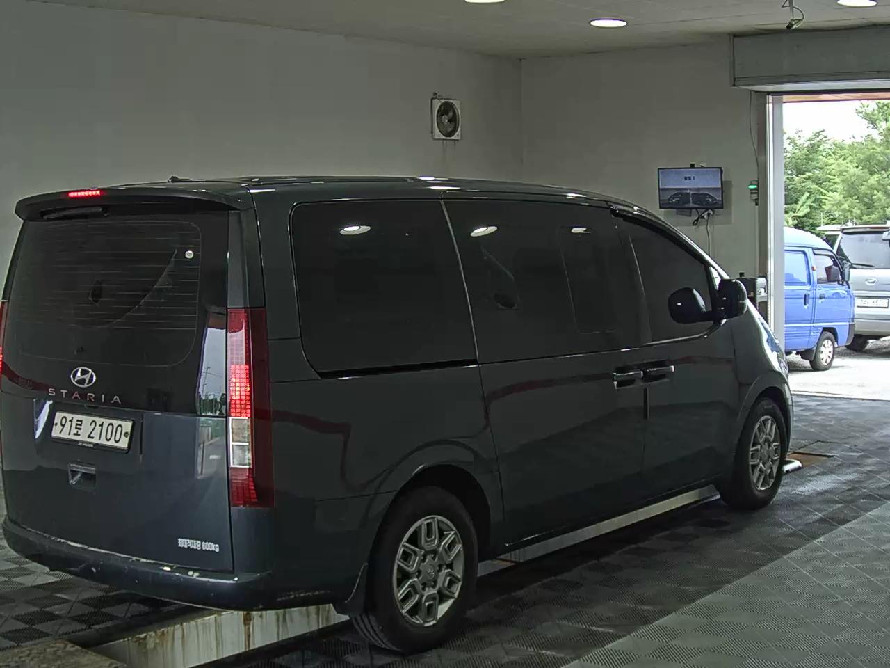 2022 - hyundai staria