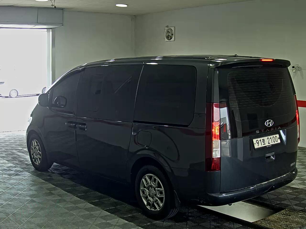 2022 - hyundai staria