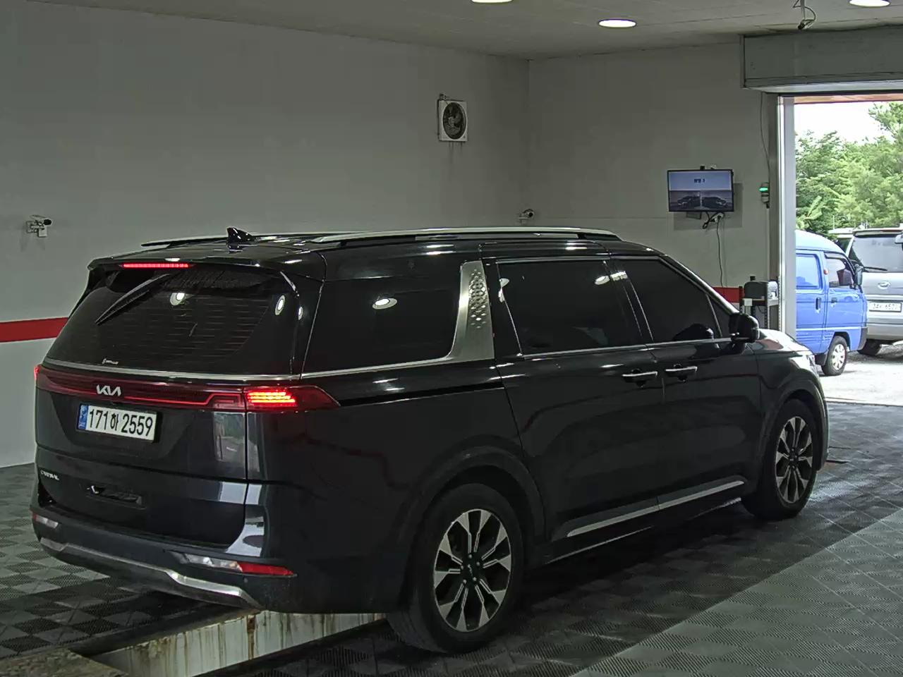 2023 - kia carnival