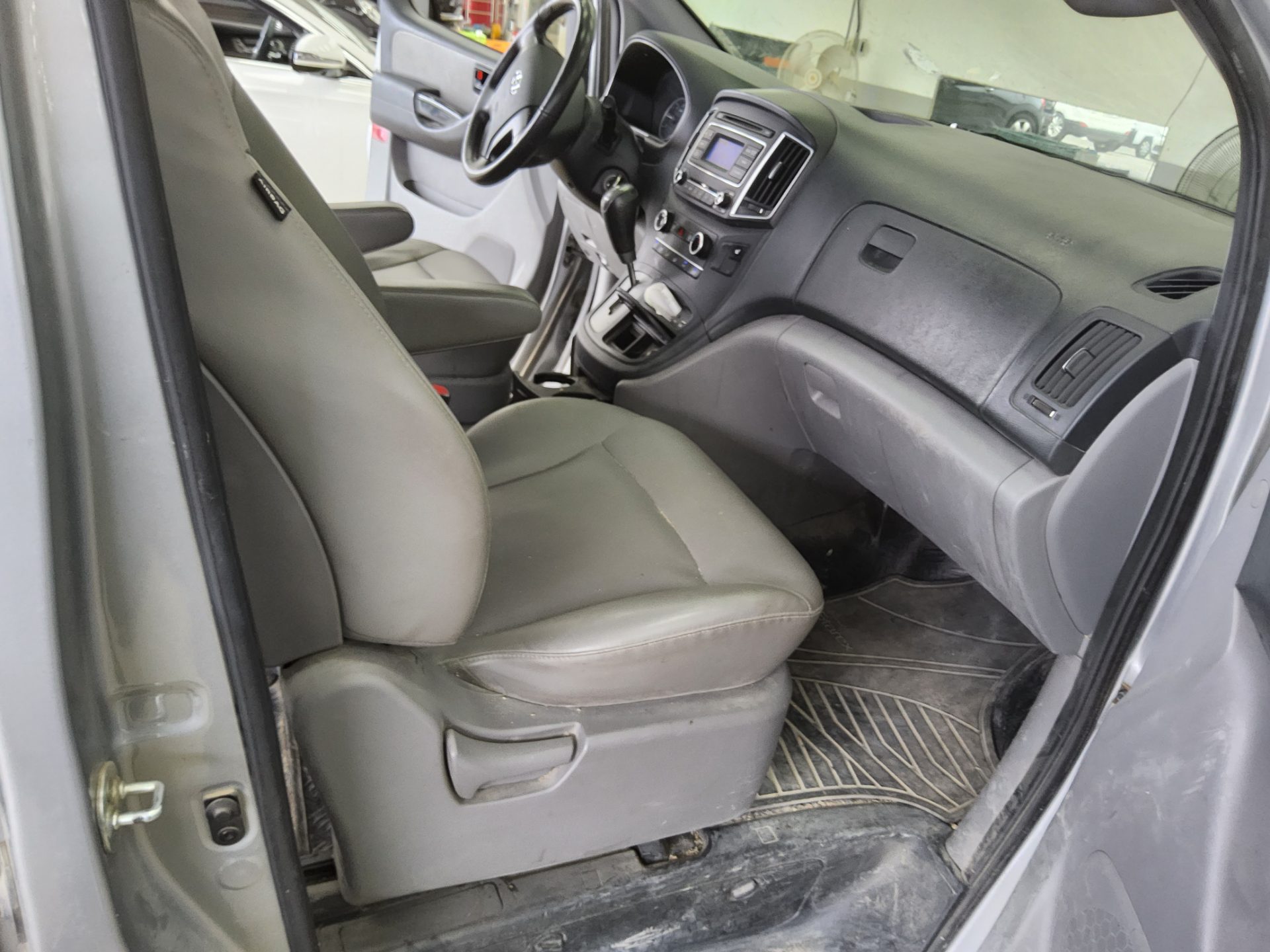 2019 - hyundai grand starex