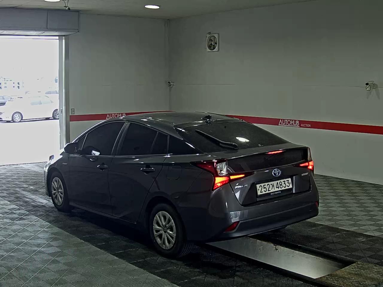 2021 - toyota prius
