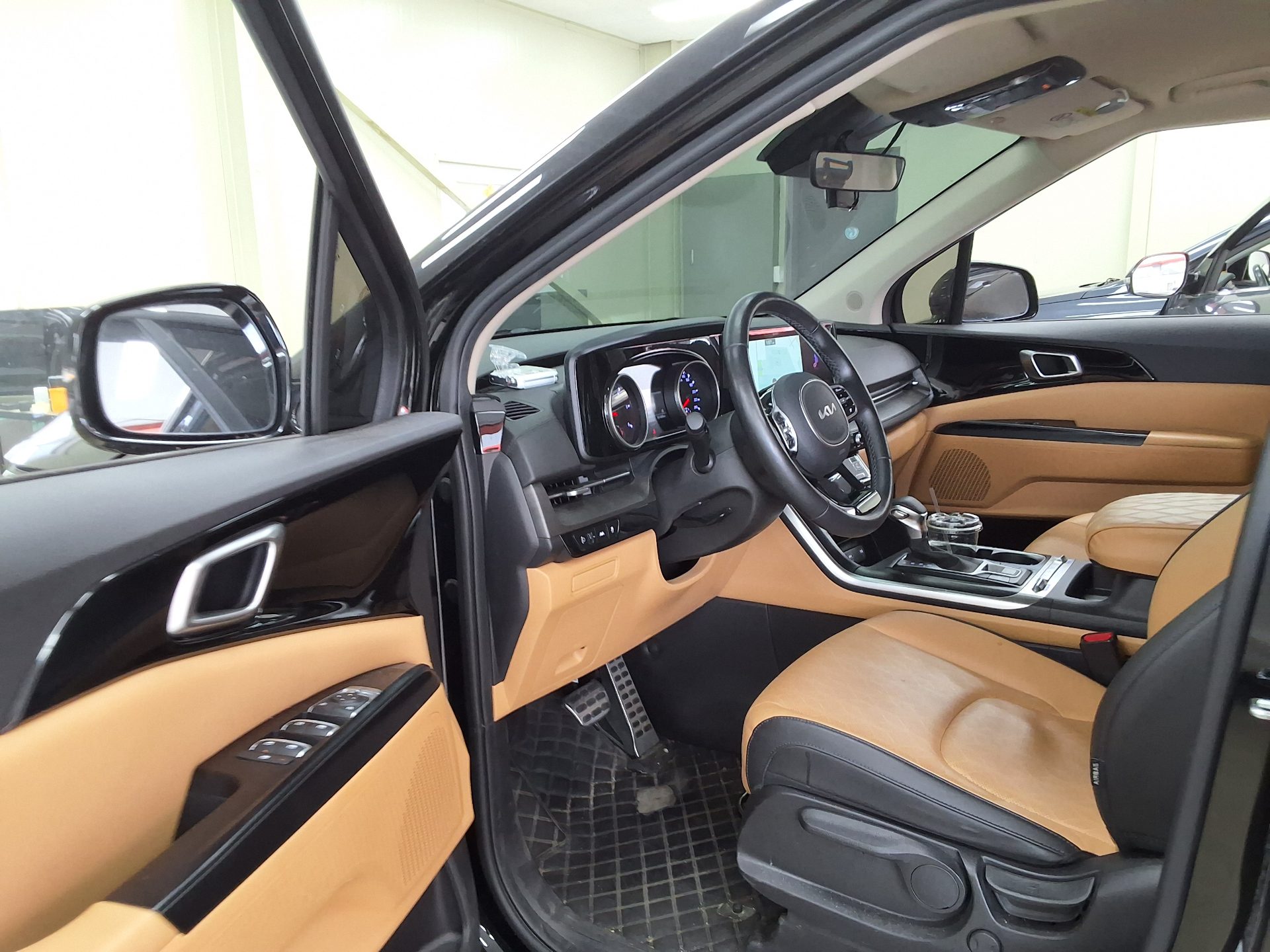 2023 - kia carnival