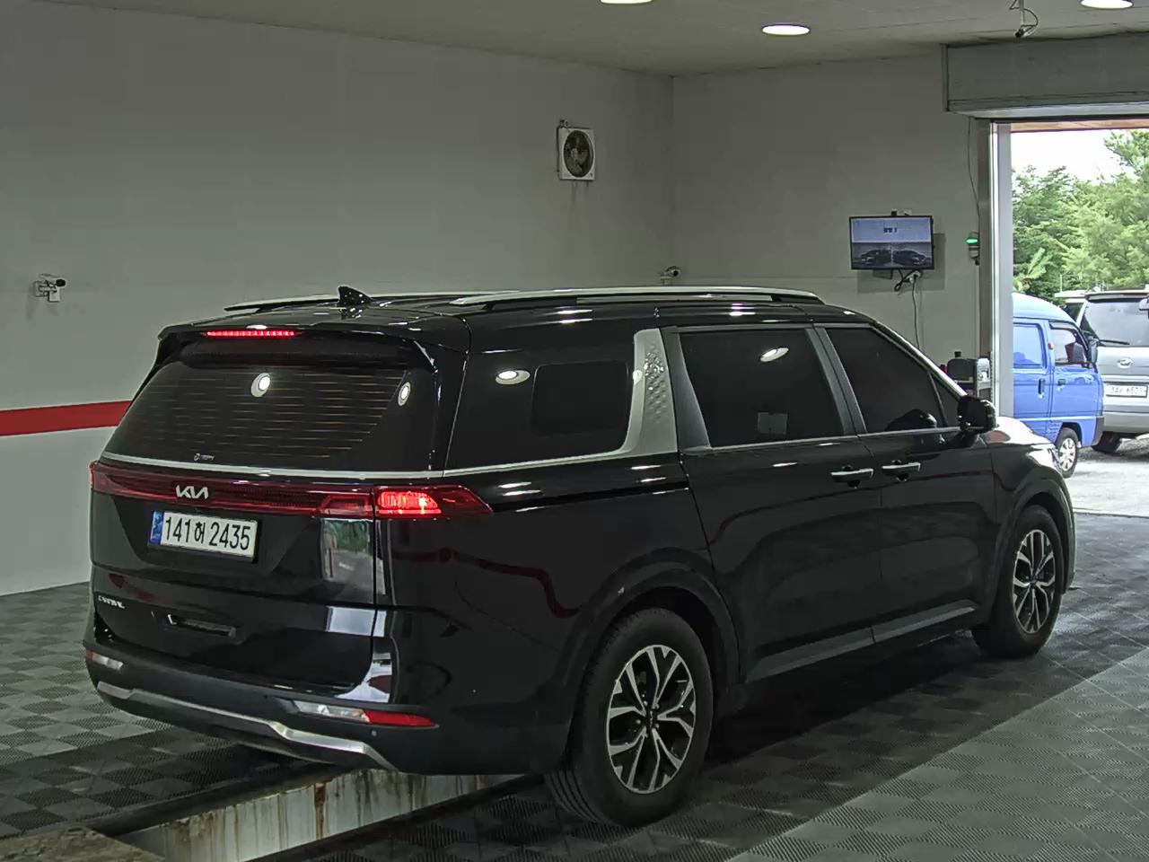 2023 - kia carnival
