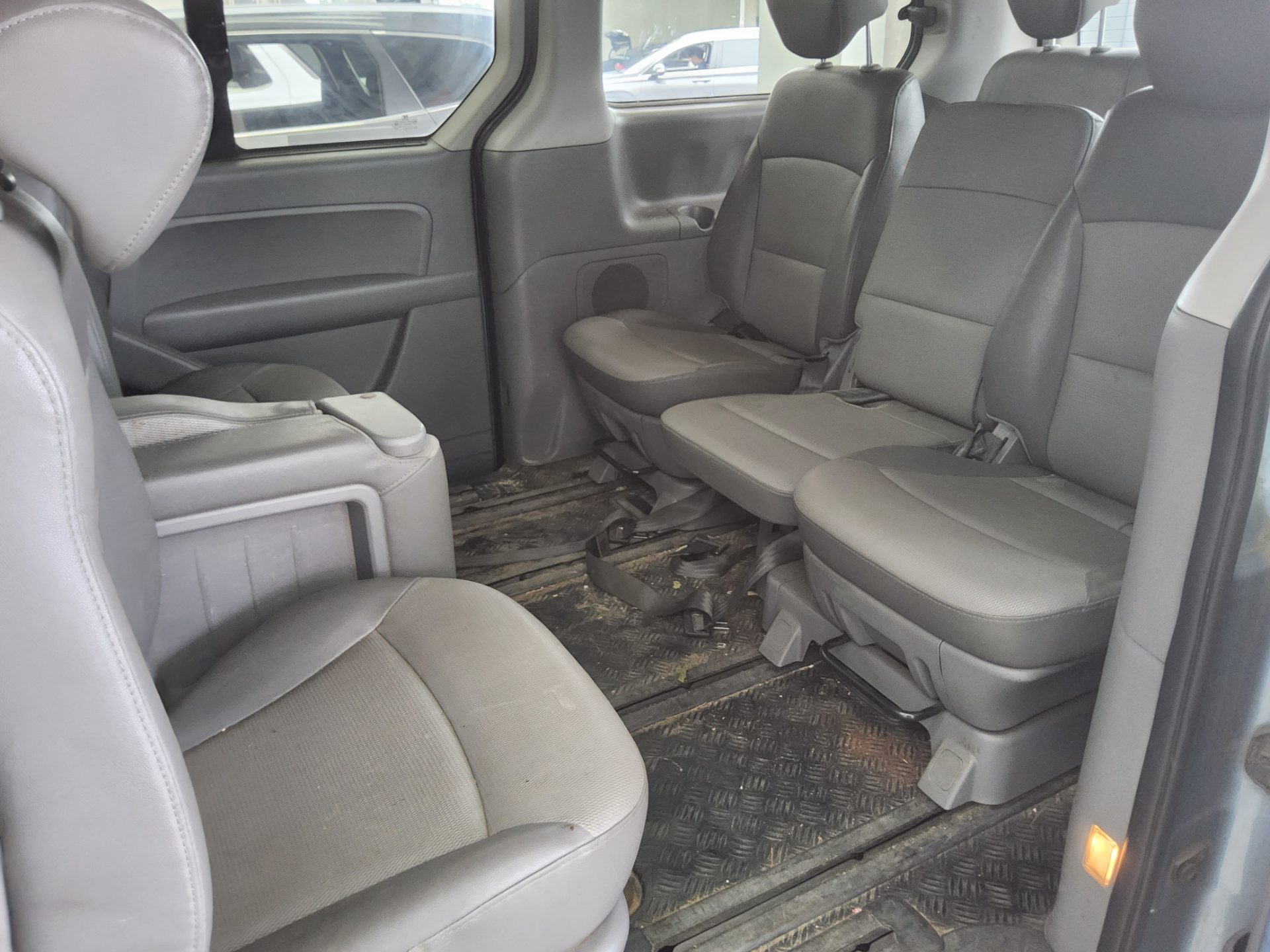 2011 - hyundai grand starex