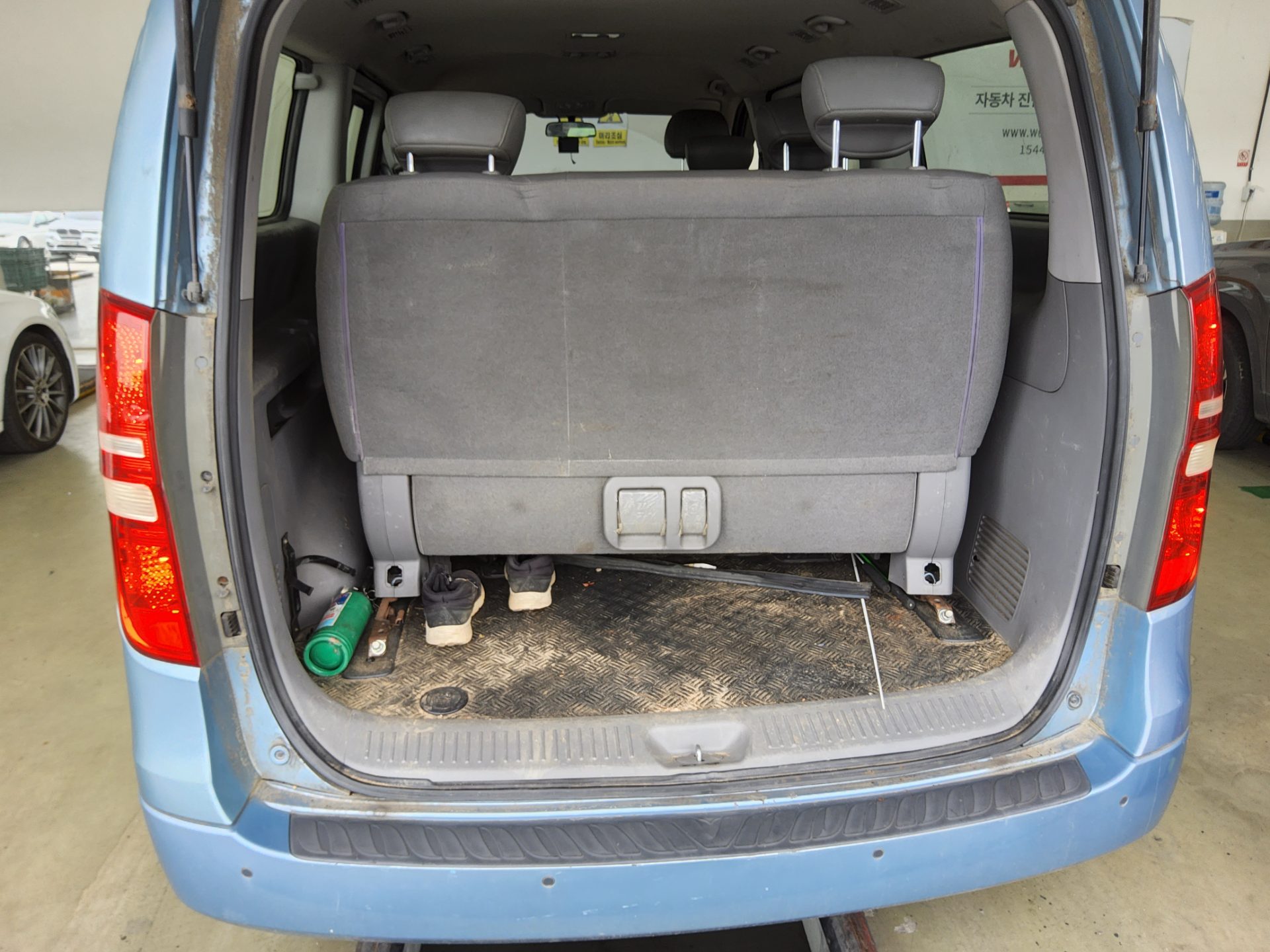 2011 - hyundai grand starex