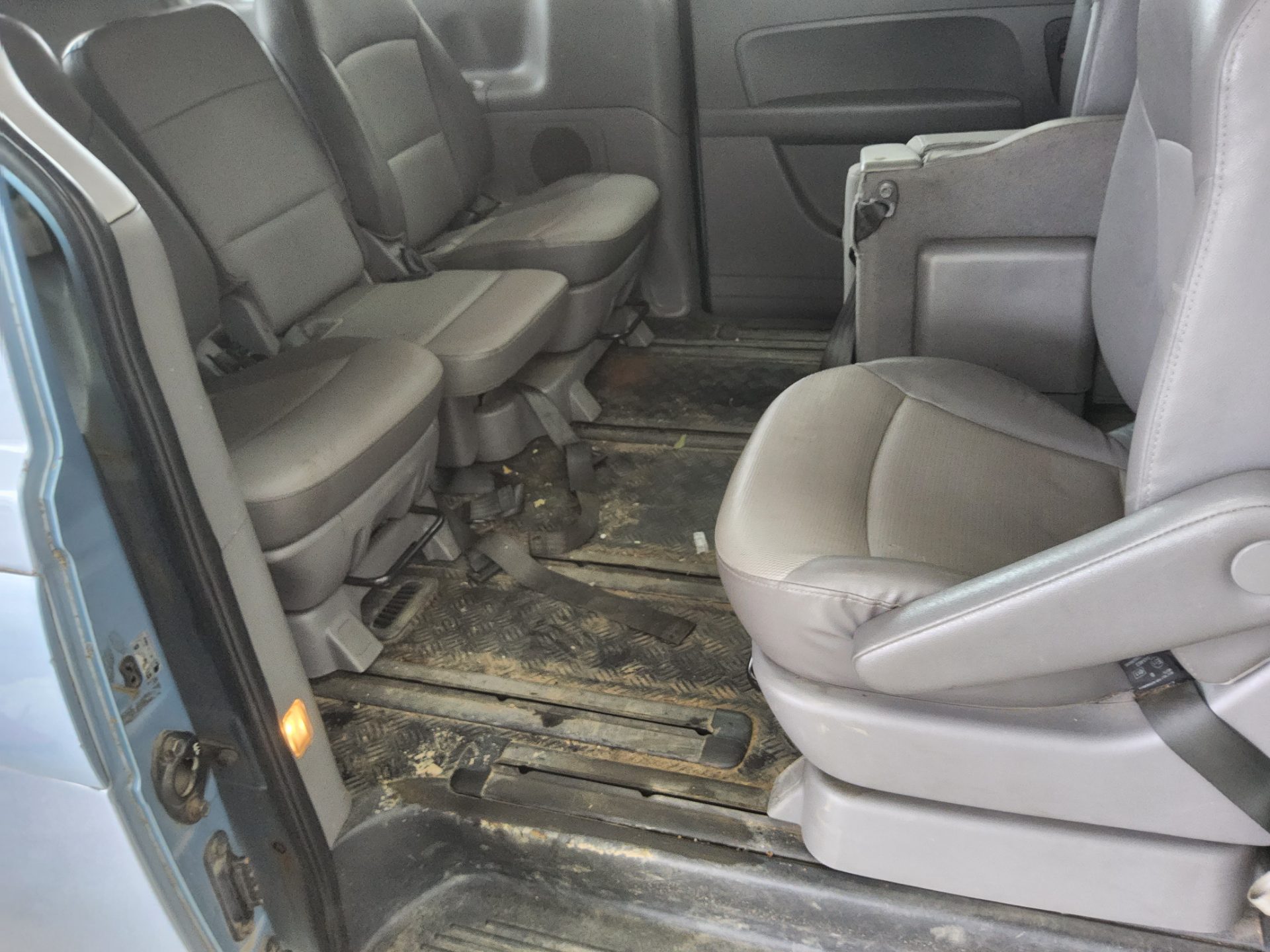 2011 - hyundai grand starex