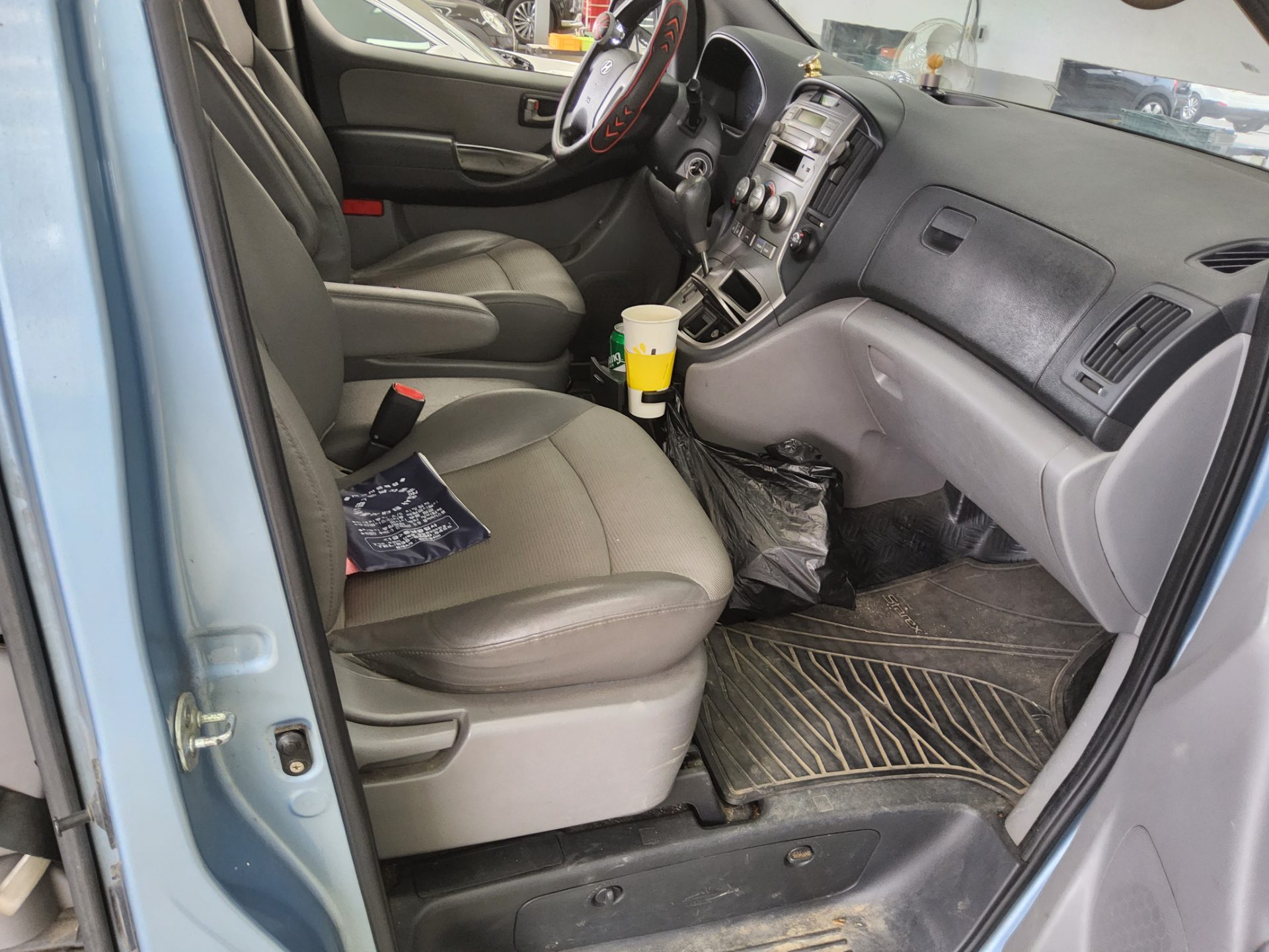 2011 - hyundai grand starex