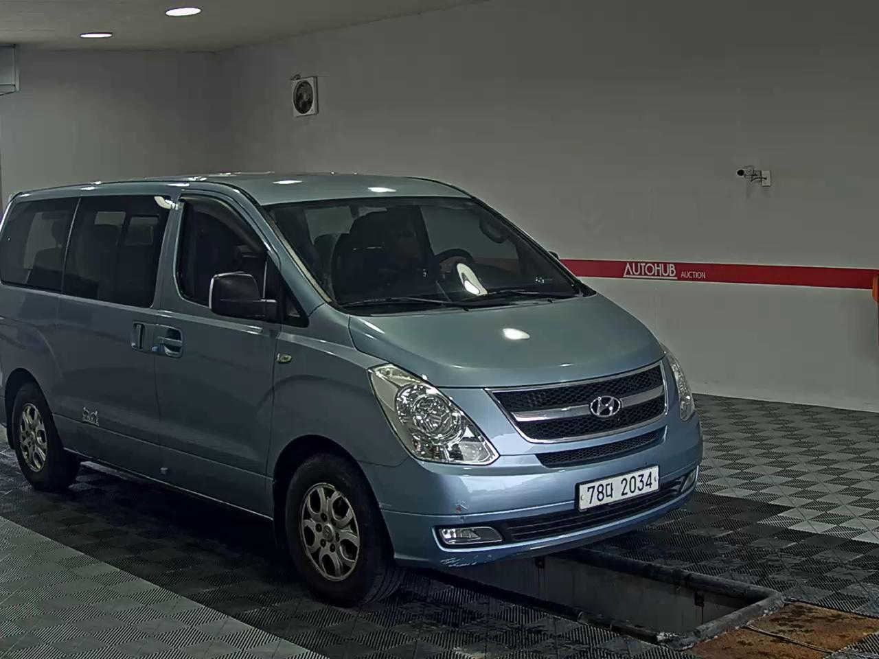 2011 - hyundai grand starex