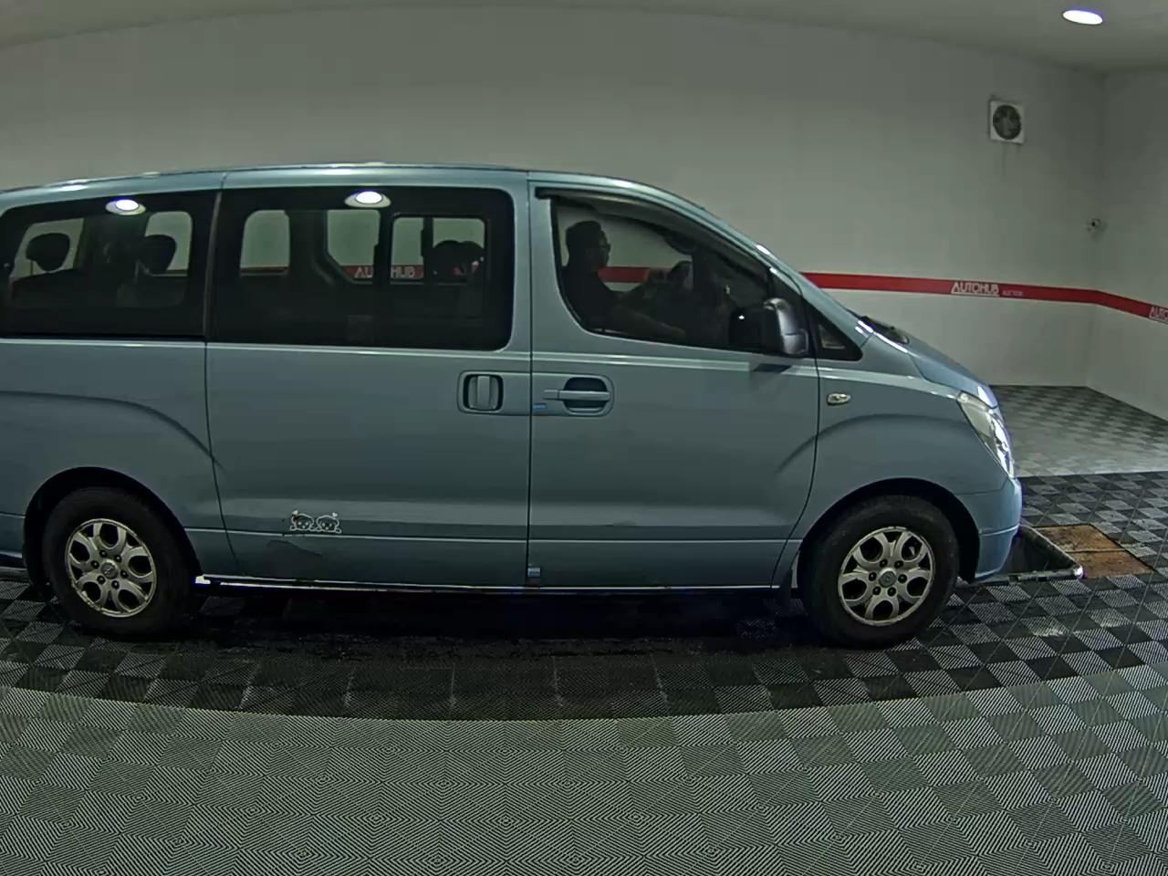 2011 - hyundai grand starex