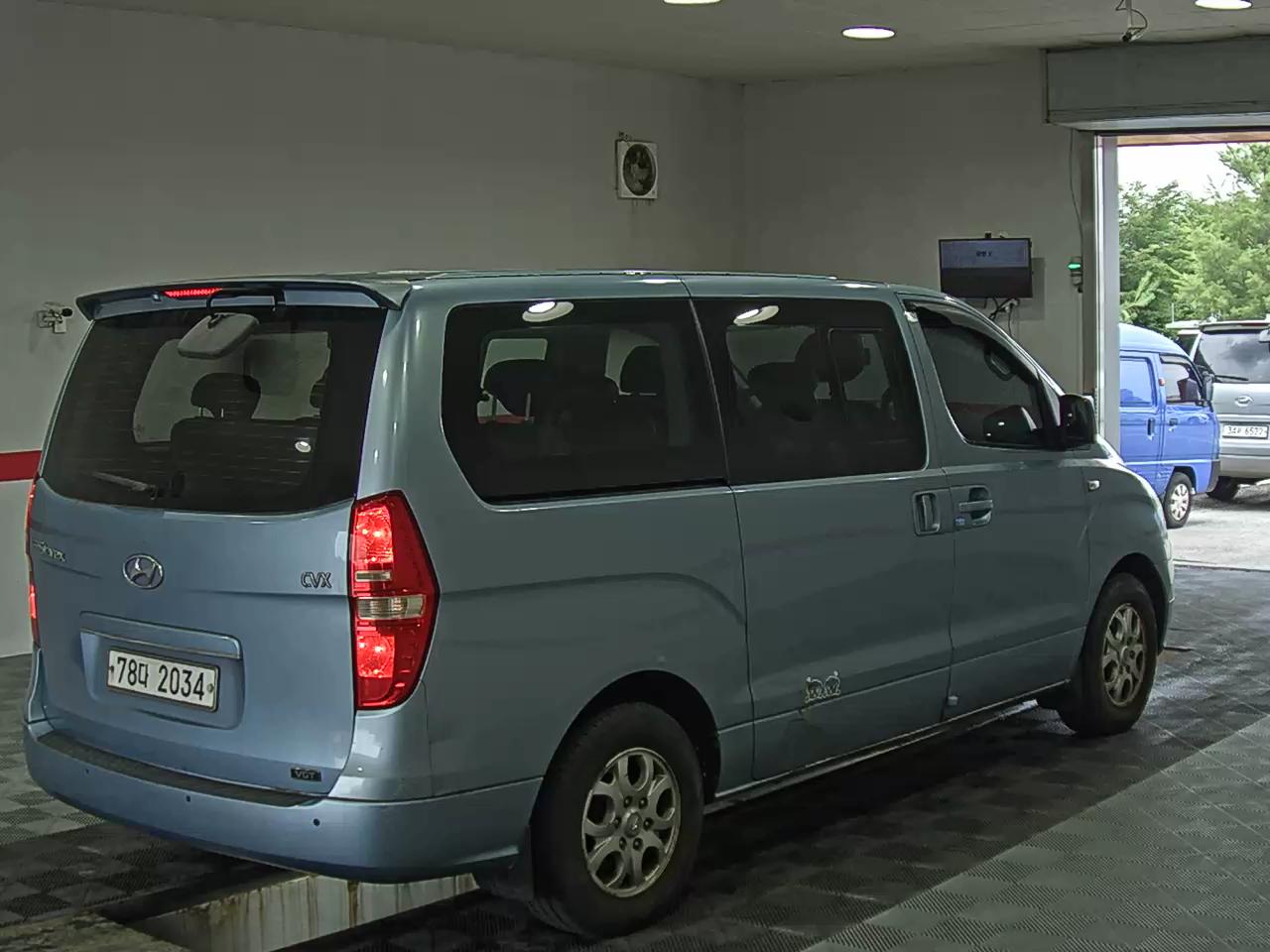 2011 - hyundai grand starex
