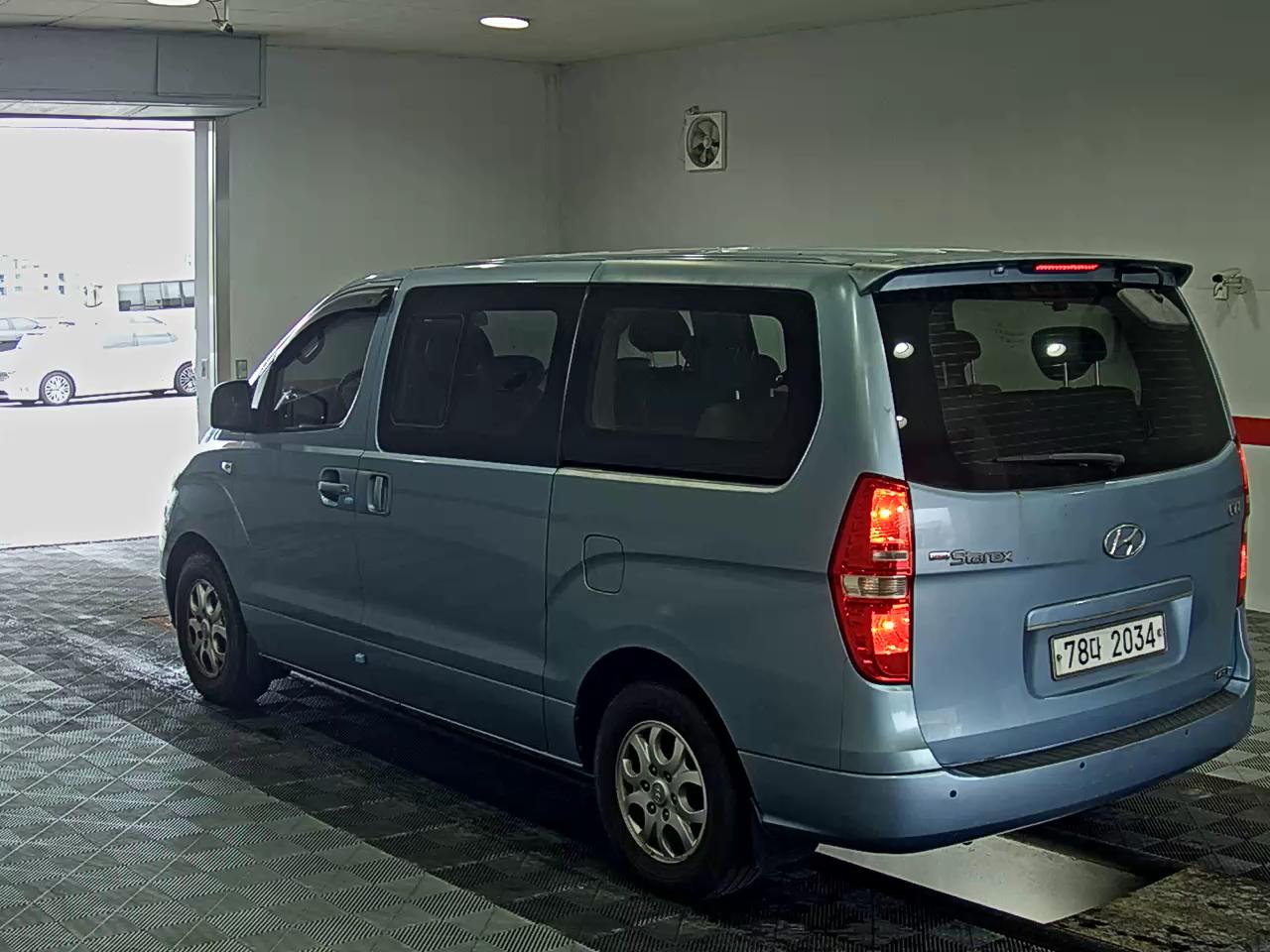 2011 - hyundai grand starex