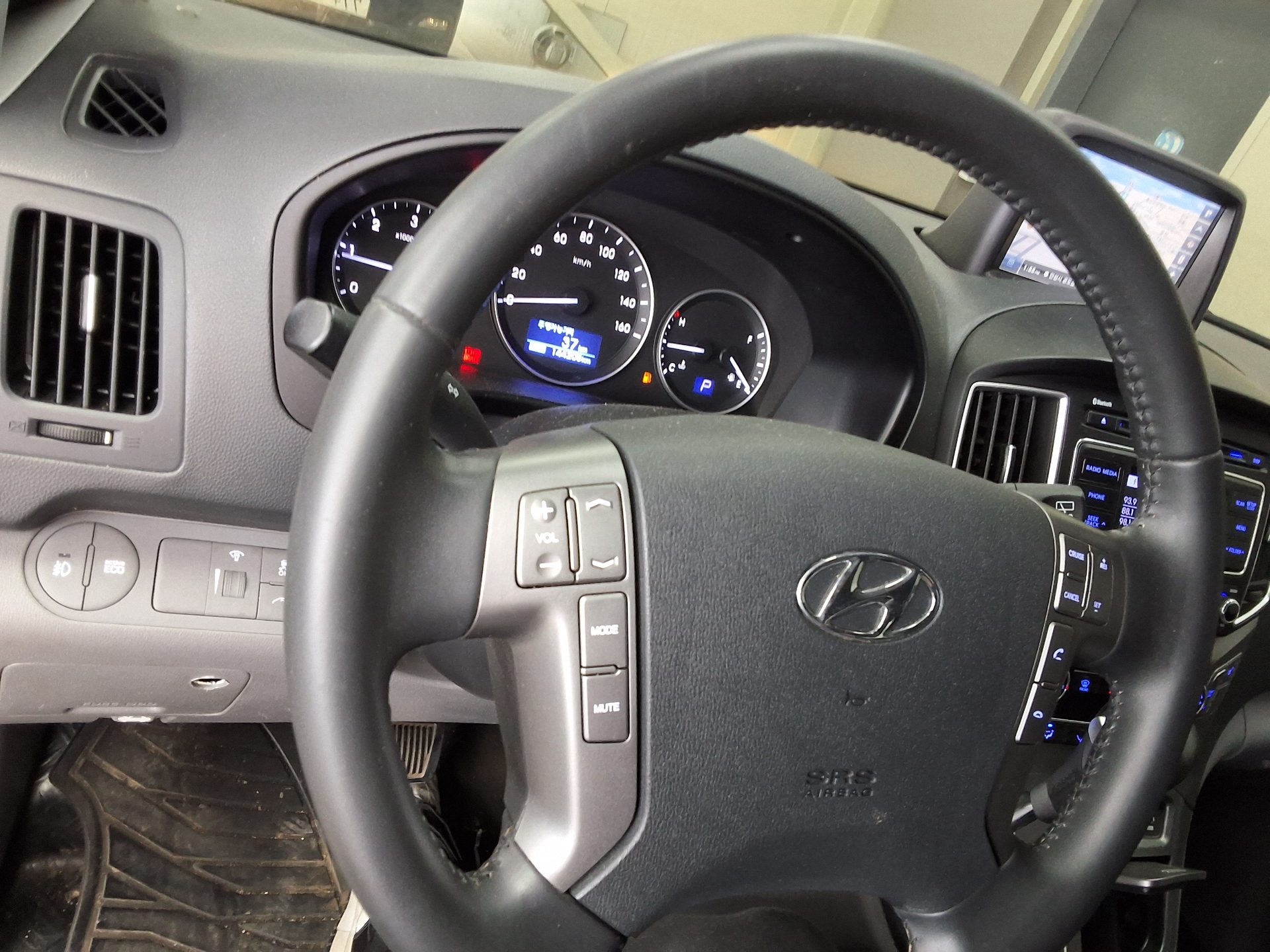 2019 - hyundai grand starex