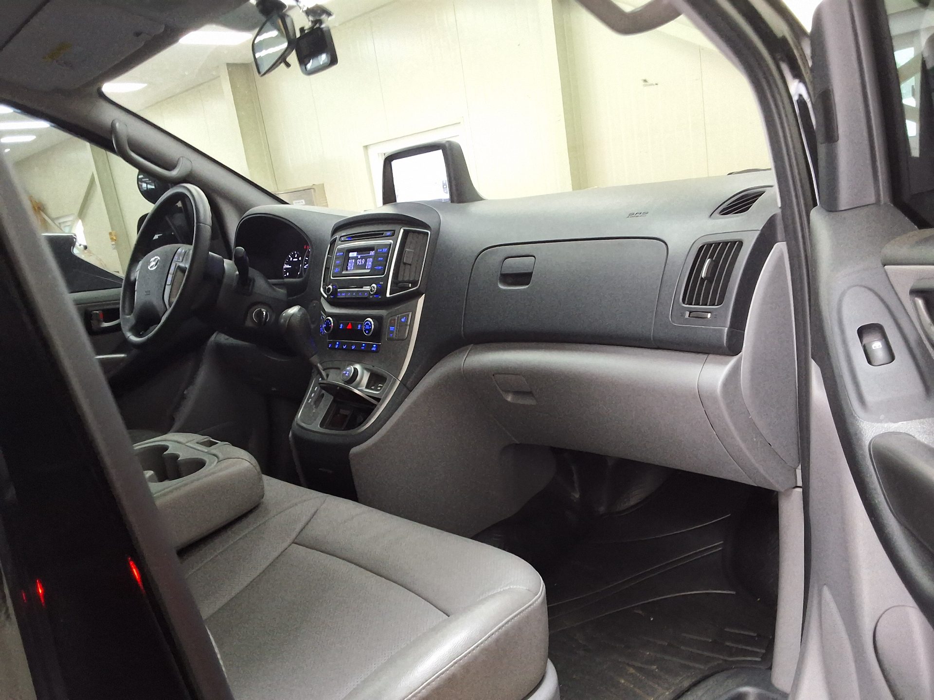 2019 - hyundai grand starex