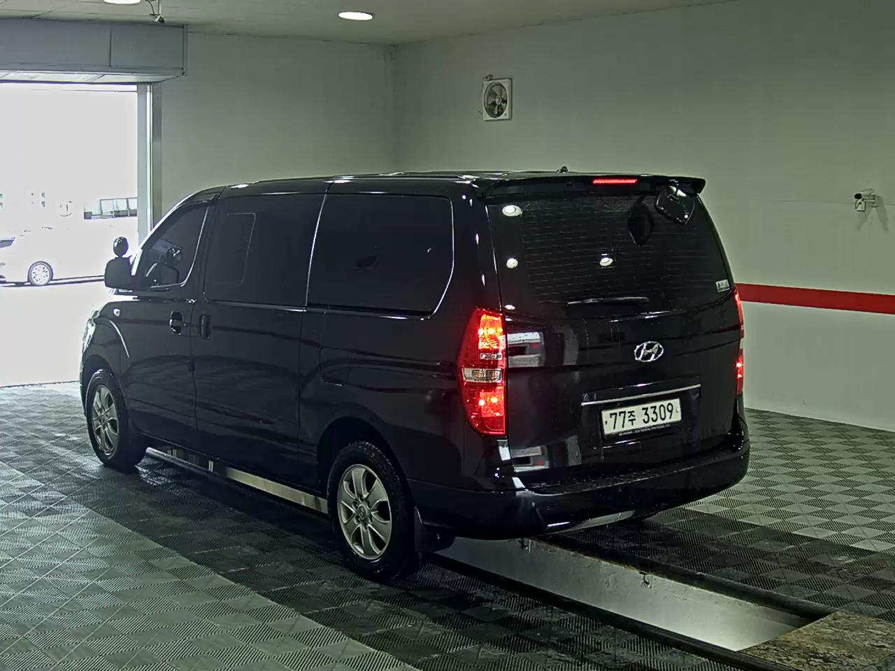 2019 - hyundai grand starex