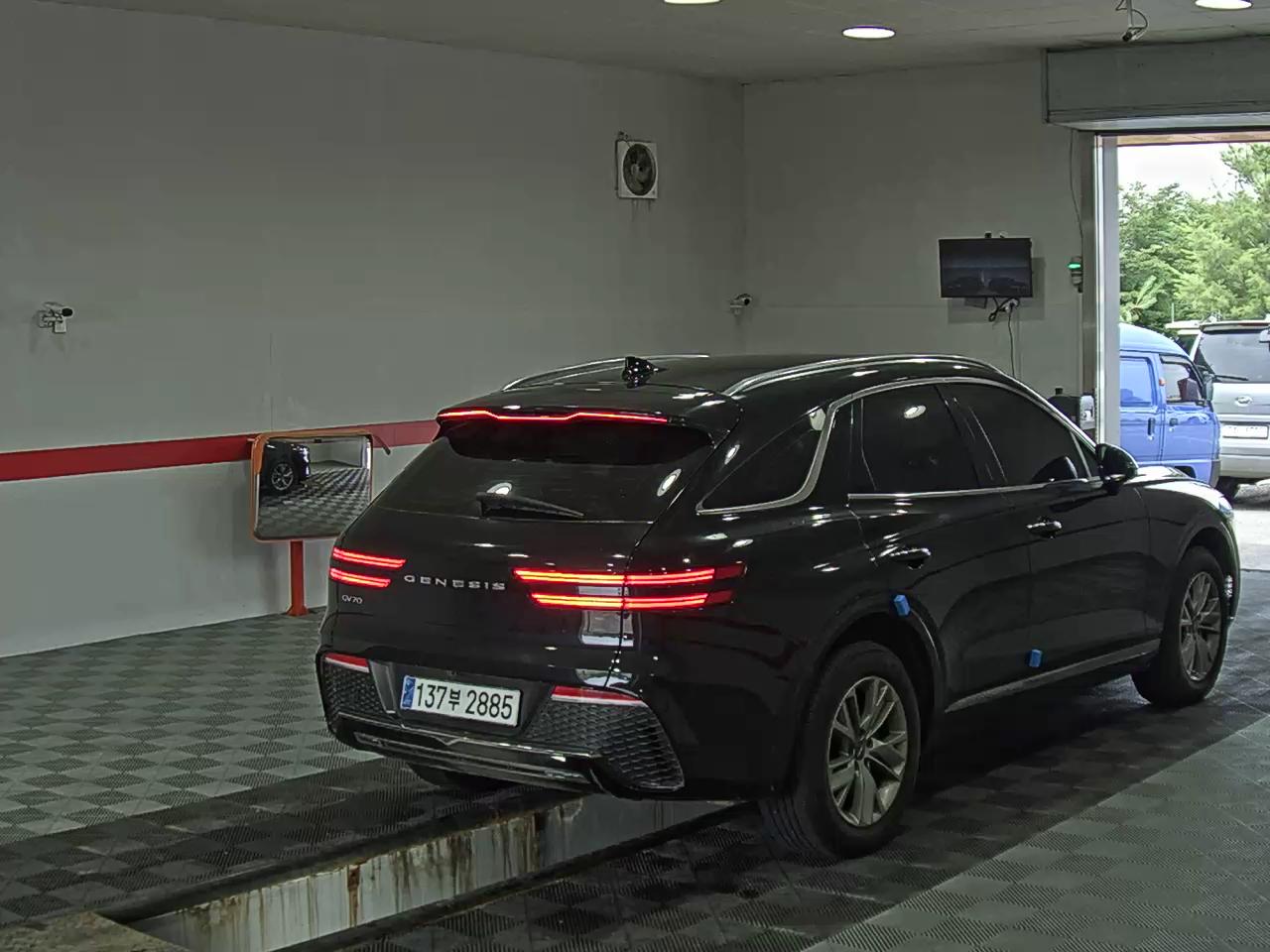 2021 - genesis gv70
