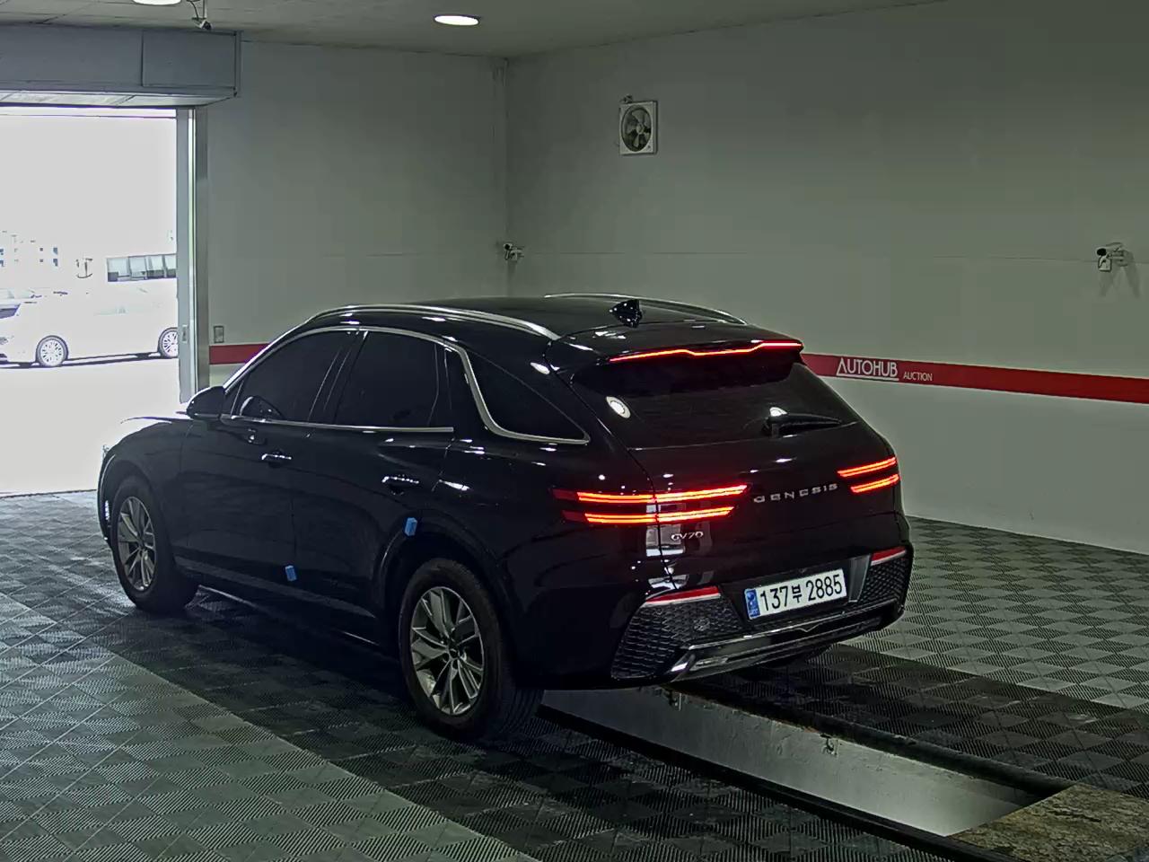 2021 - genesis gv70