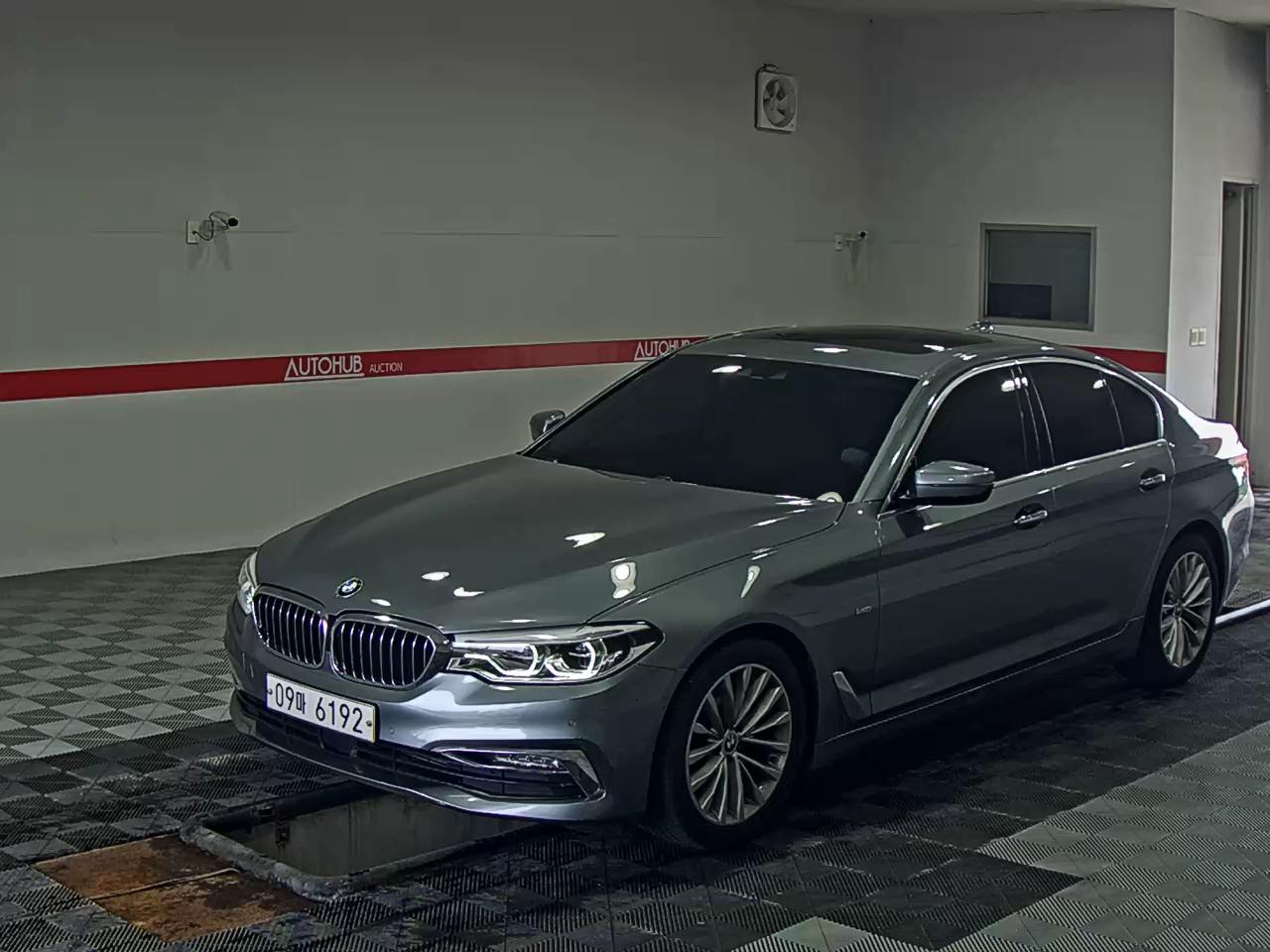 BMW 5 SERIES (7TH GEN) 520d