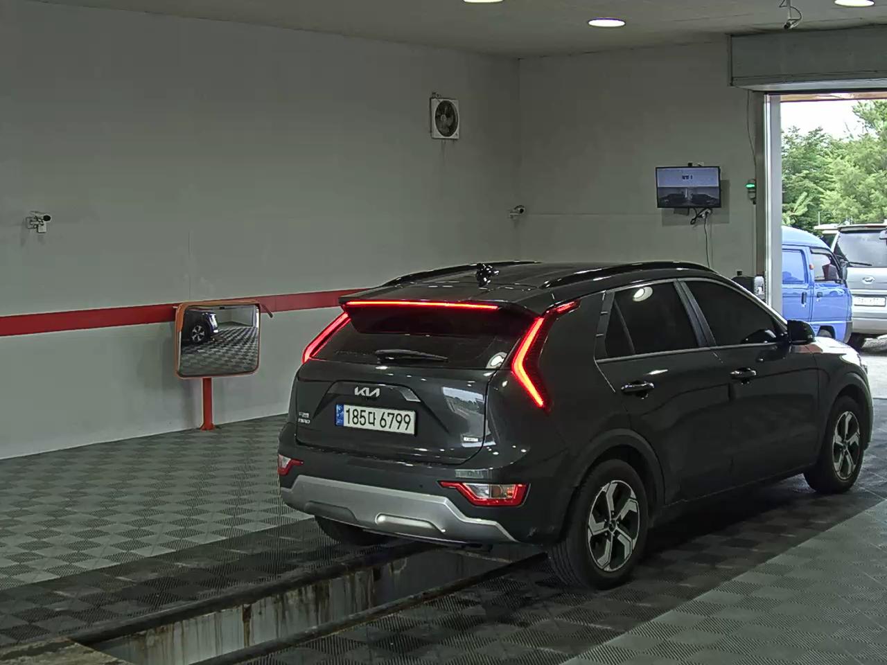 2023 - kia niro