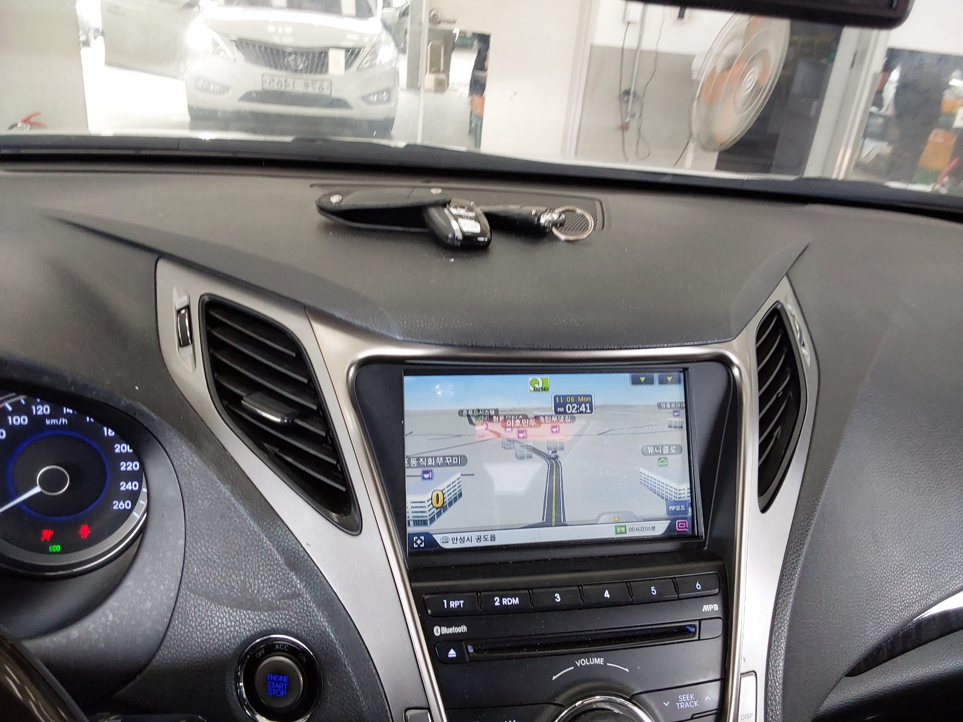 2011 - hyundai grandeur