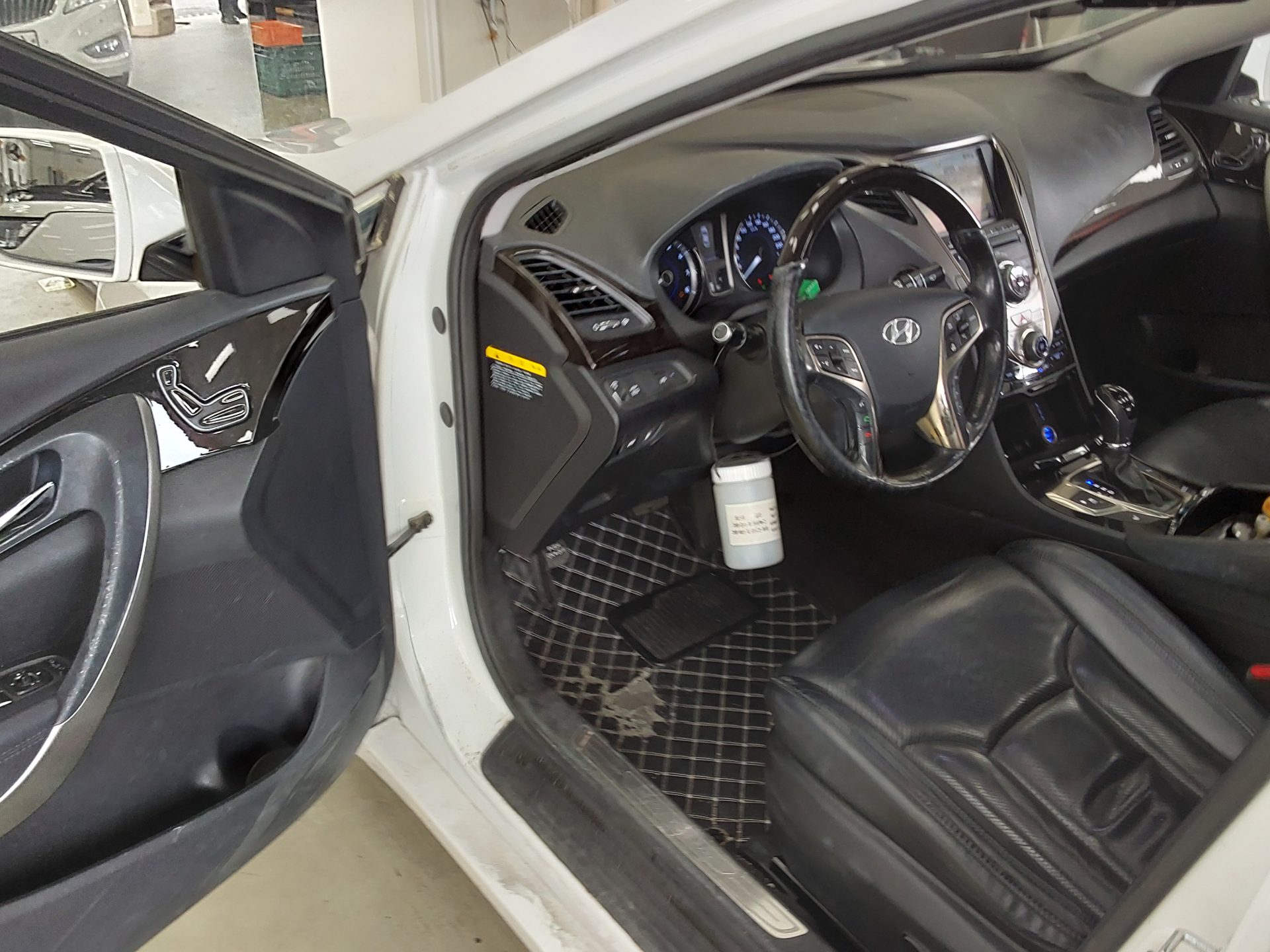 2011 - hyundai grandeur