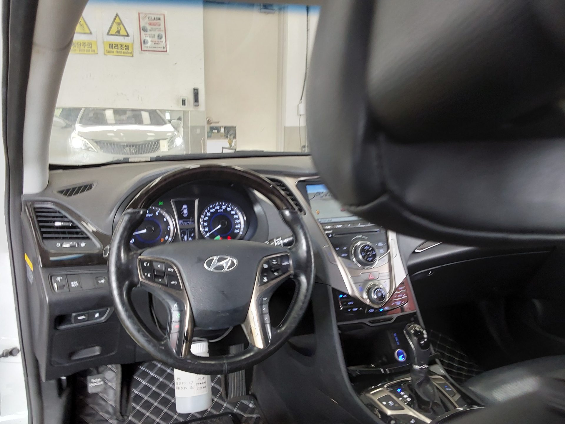 2011 - hyundai grandeur