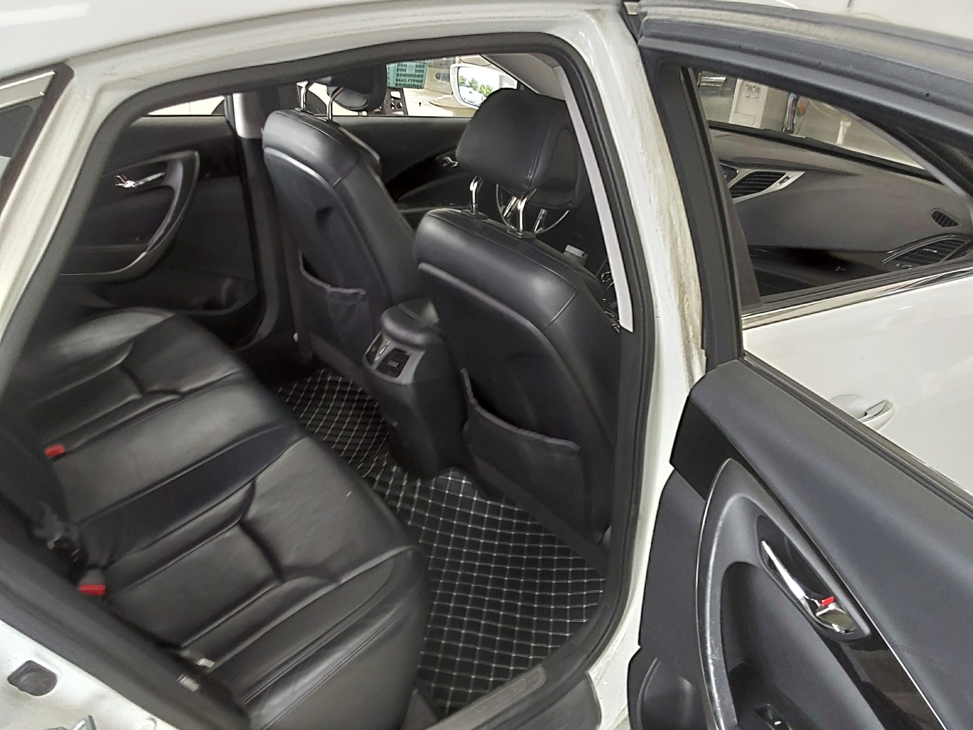 2011 - hyundai grandeur