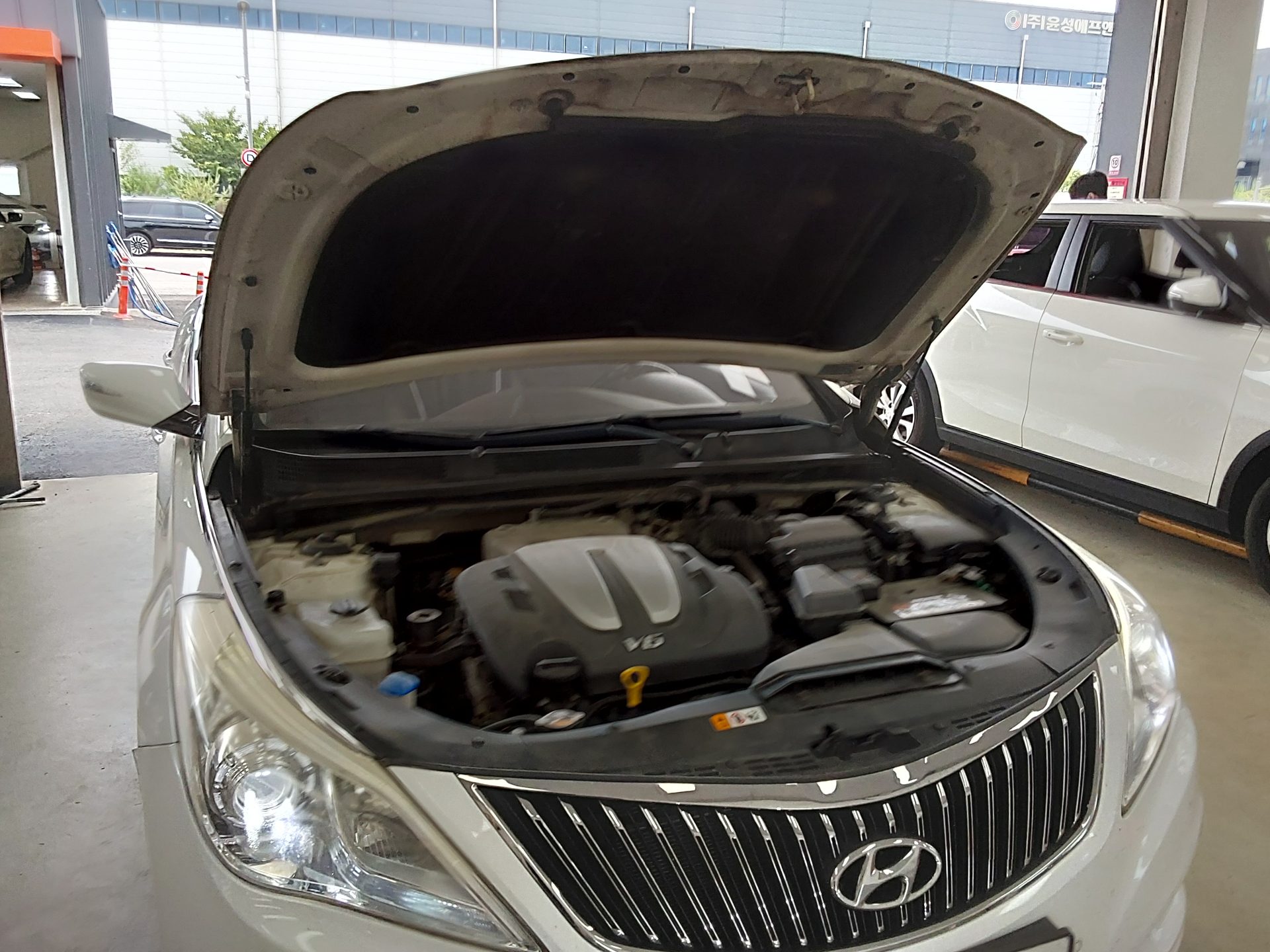 2011 - hyundai grandeur