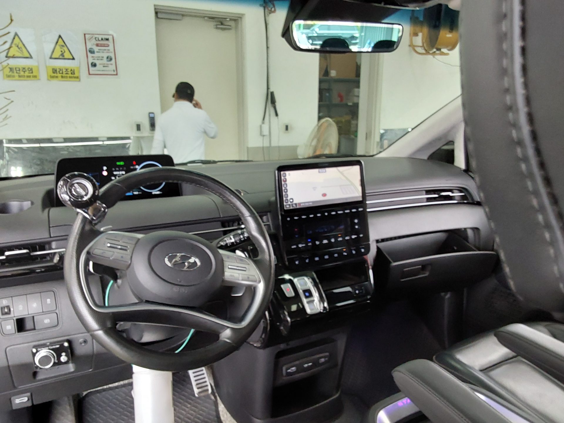 2022 - hyundai staria