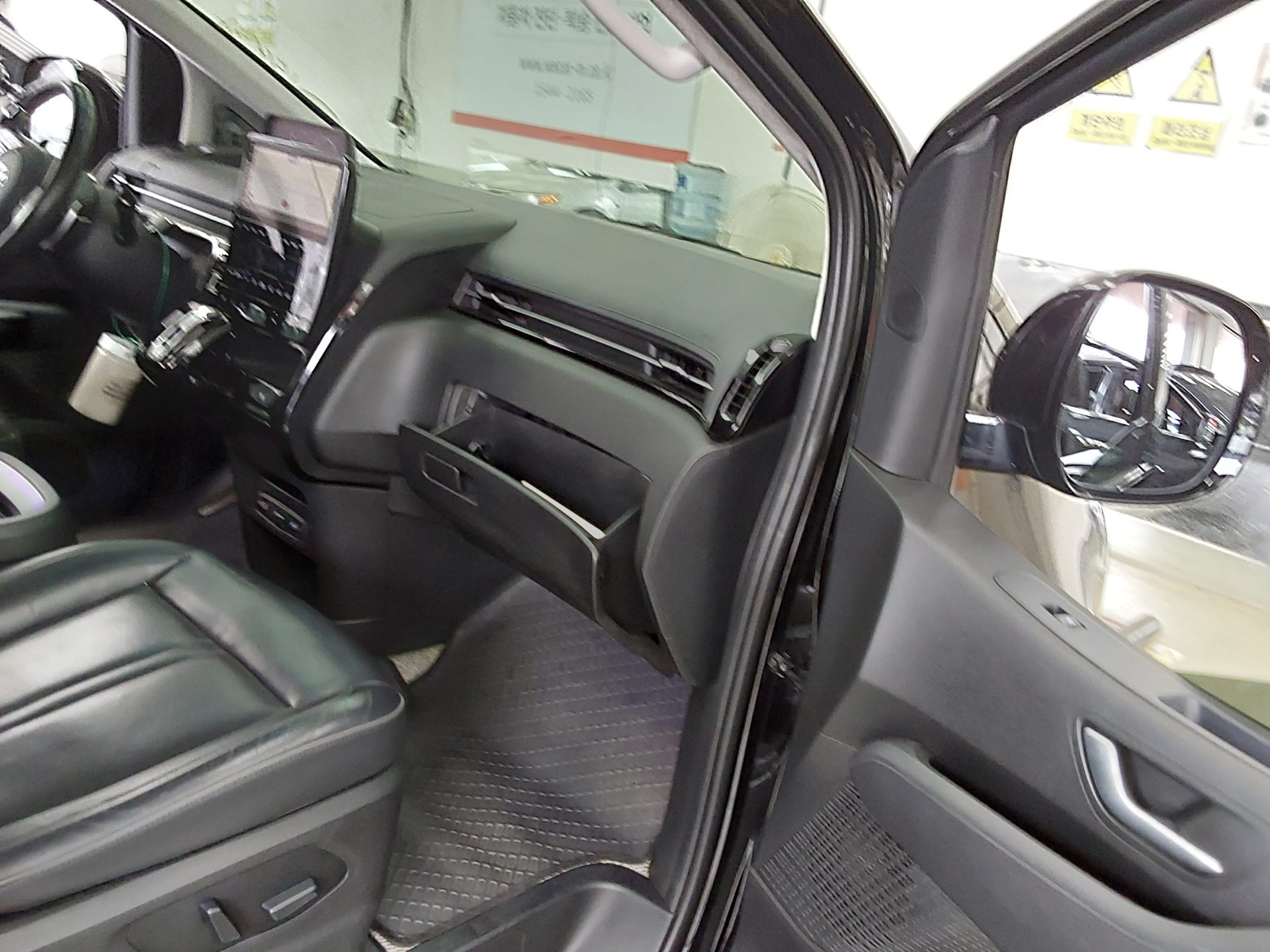 2022 - hyundai staria