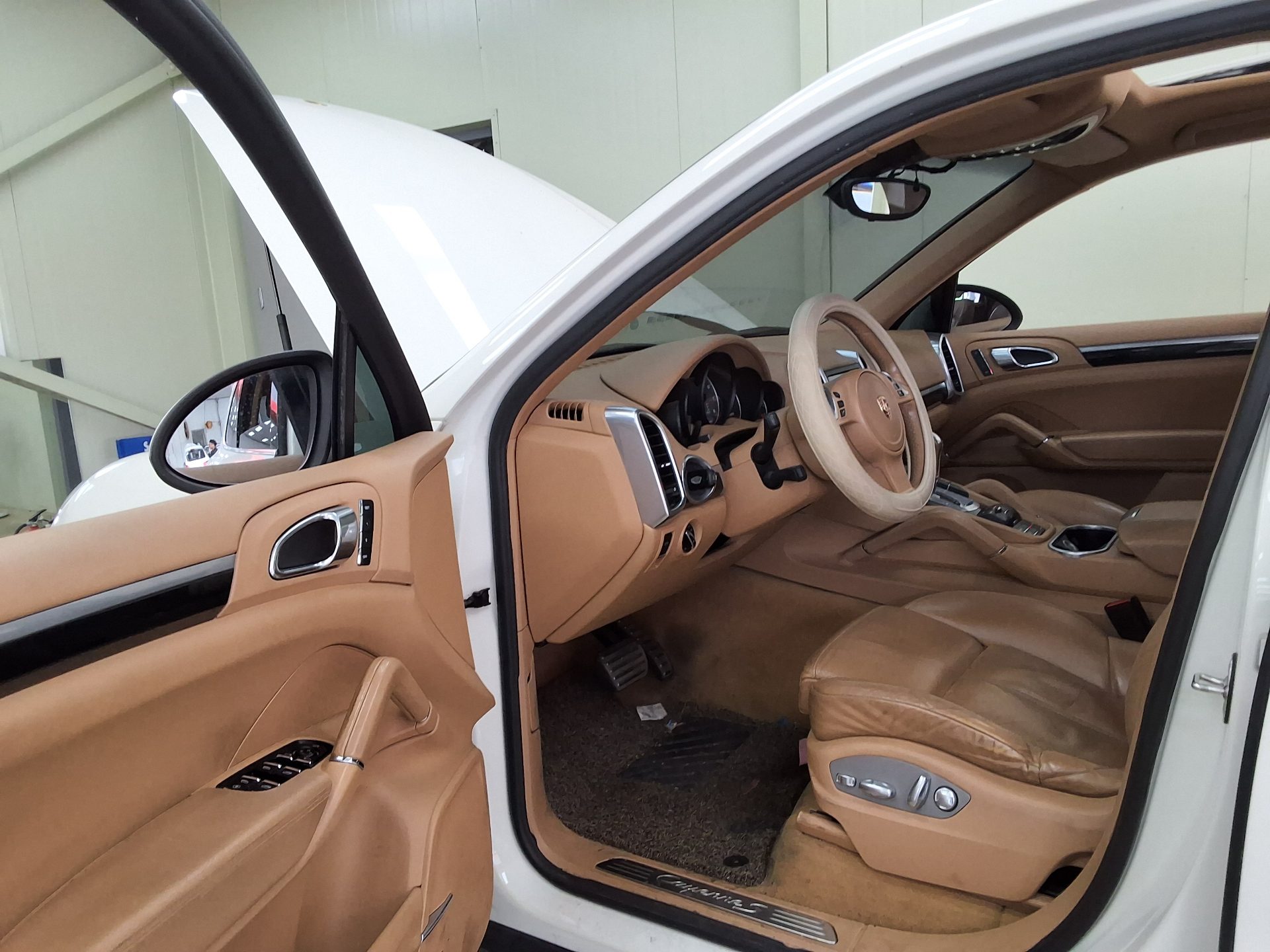 2011 - porsche cayenne