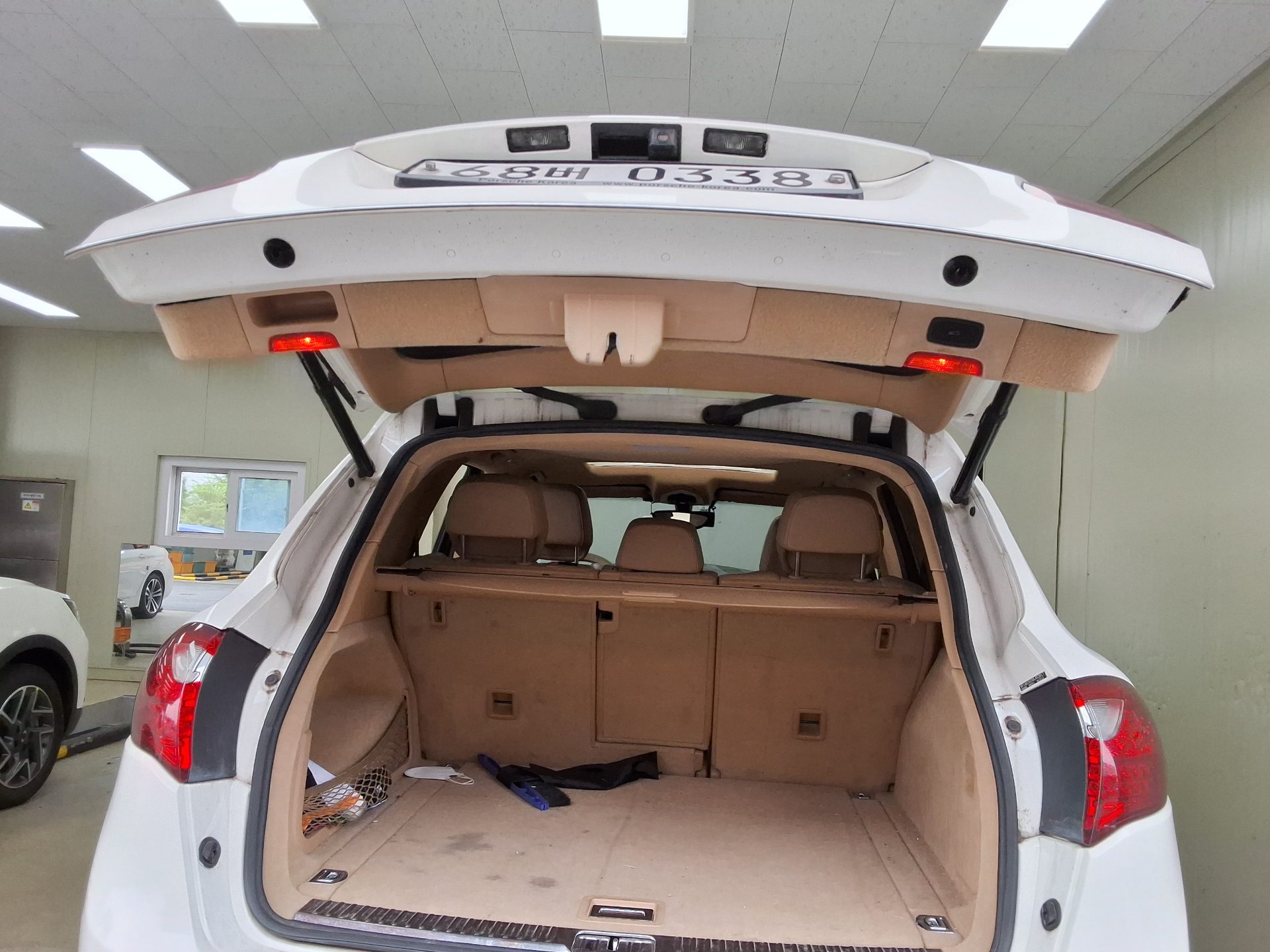2011 - porsche cayenne