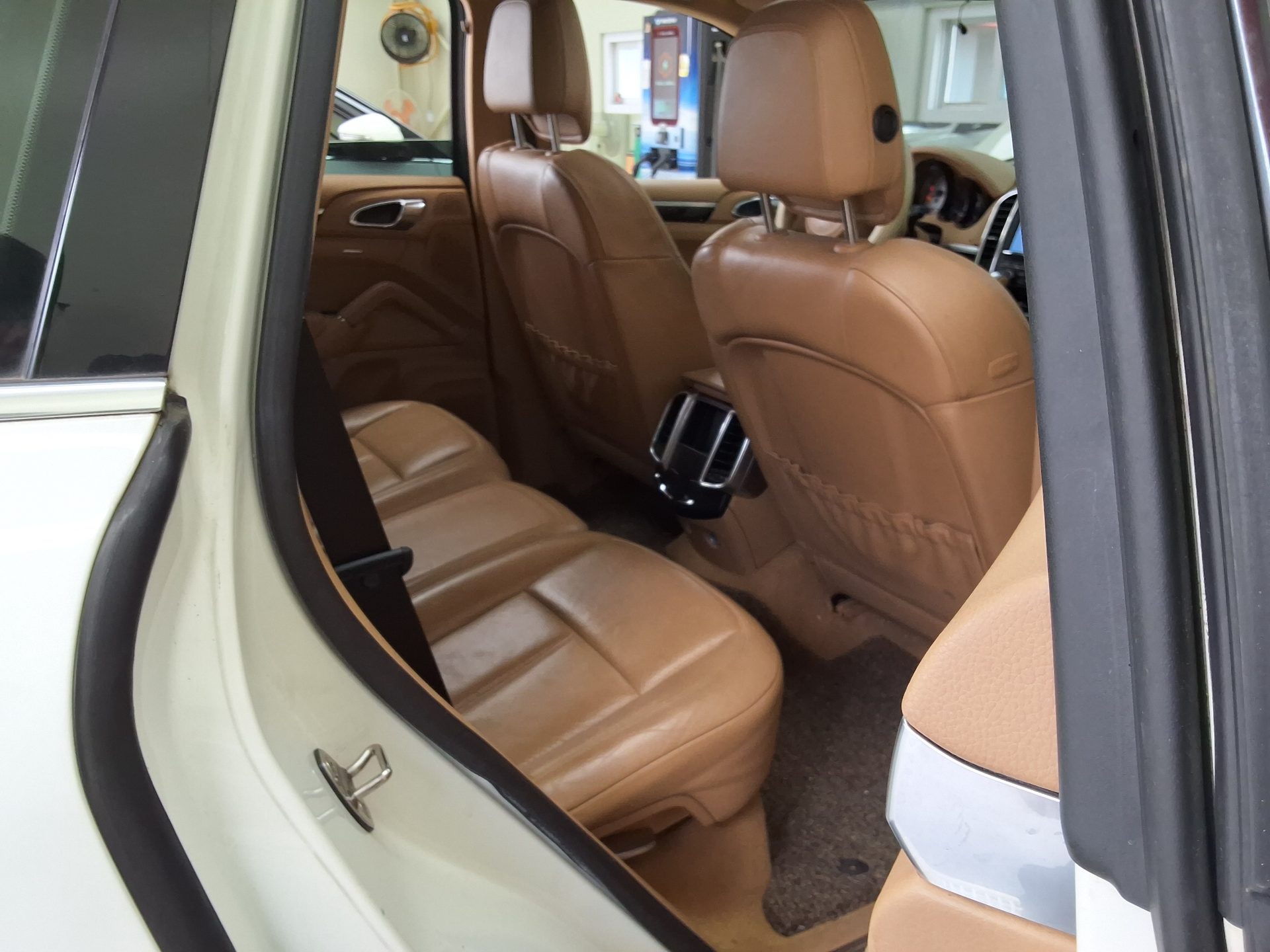 2011 - porsche cayenne