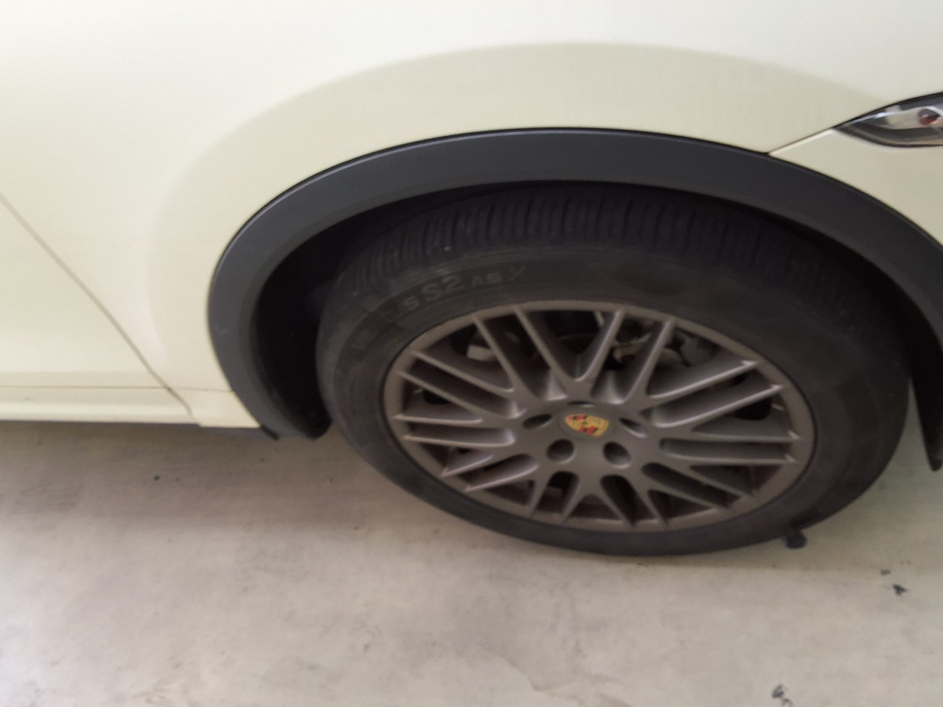 2011 - porsche cayenne
