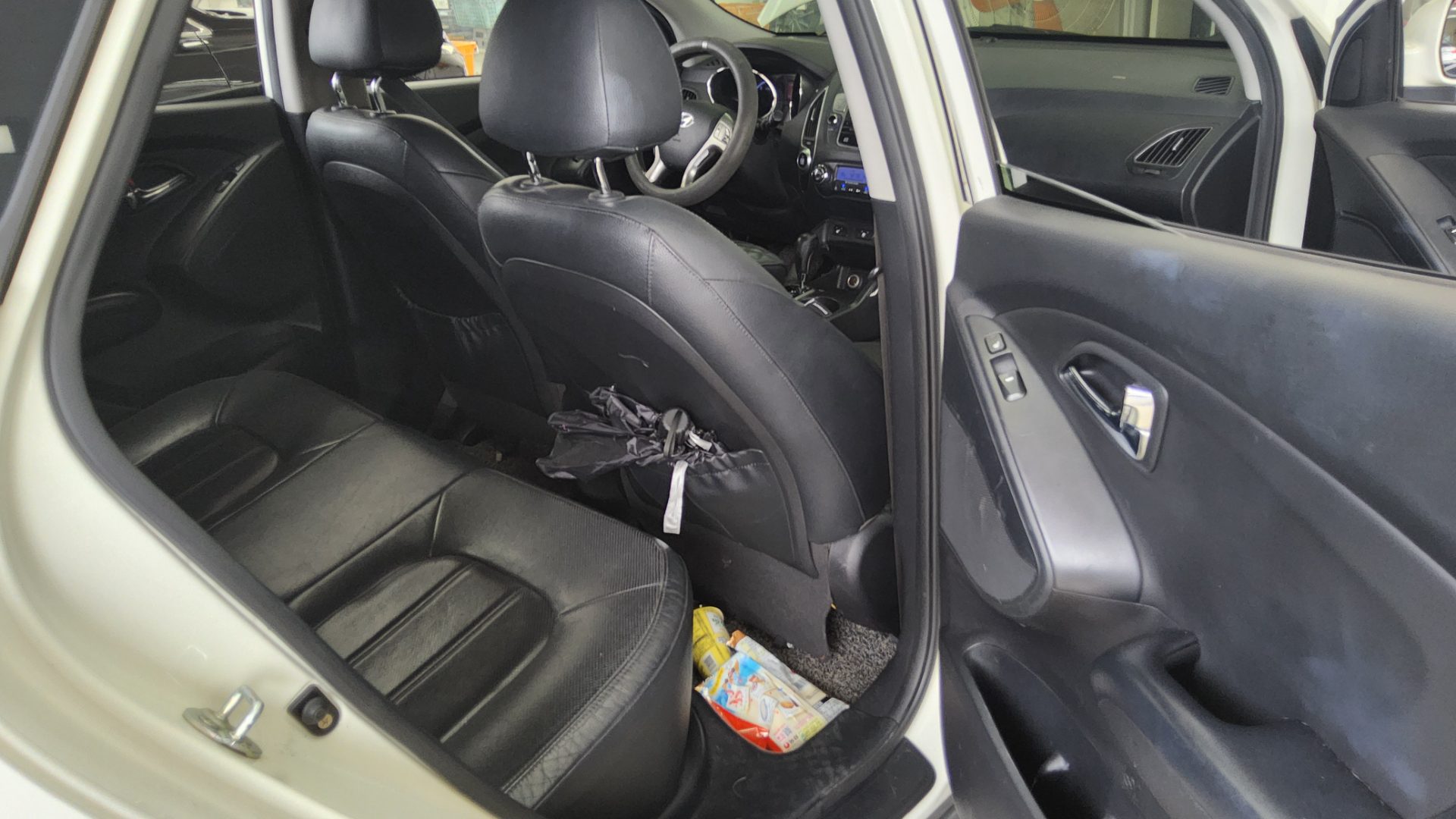 2012 - hyundai tucson