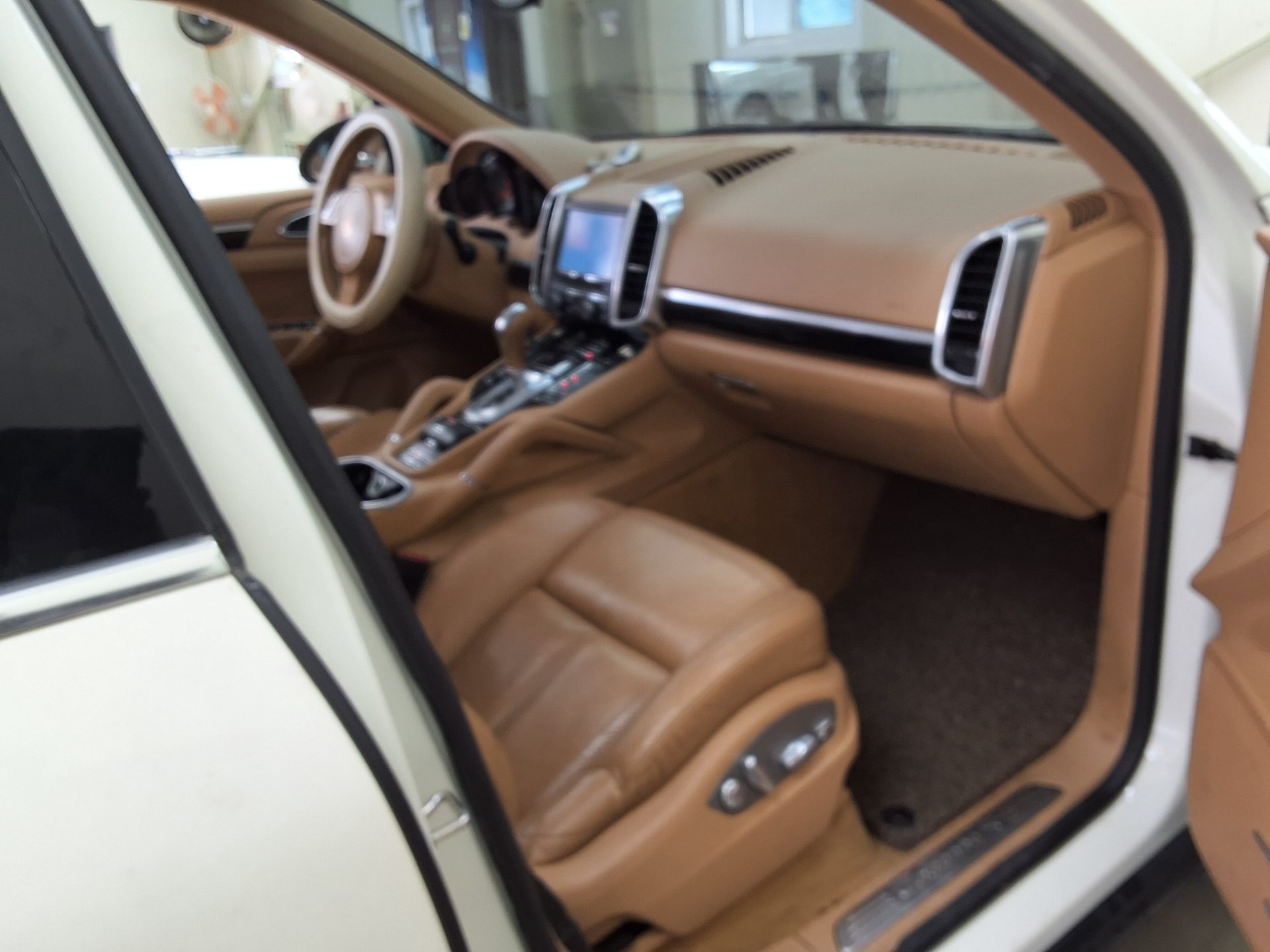2011 - porsche cayenne