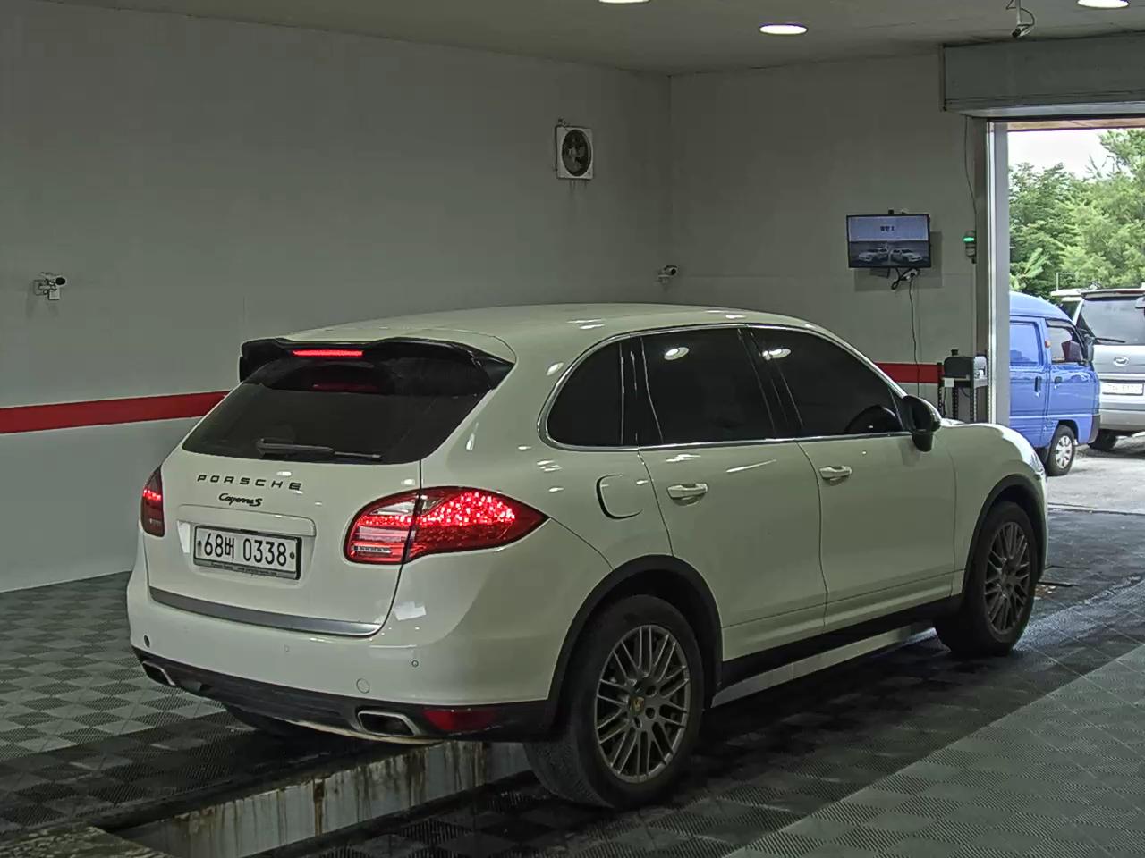 2011 - porsche cayenne